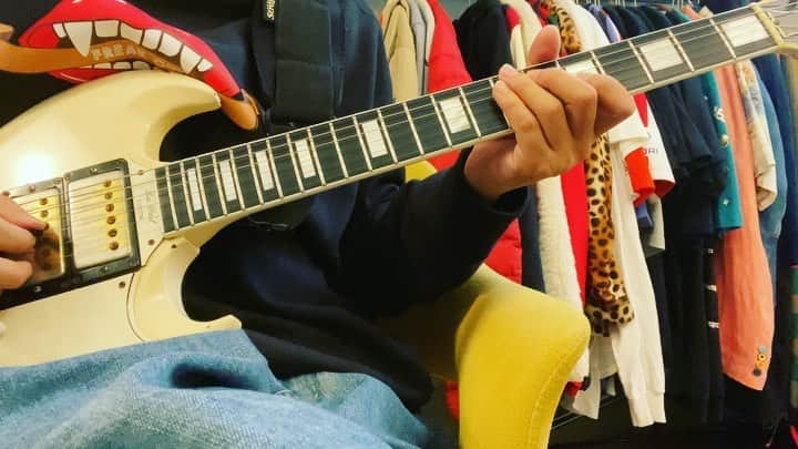 小野武正のインスタグラム：「プルオーバーのイントロ #気ぃ遠く そろそろ終わりを迎えようとしてます。 今宵は7小節目の4拍目ですね。 昨日から後半部分に入ったので同じフレーズは省略しております🥺  #わしつなぎ #keytalk #プルオーバーday9」