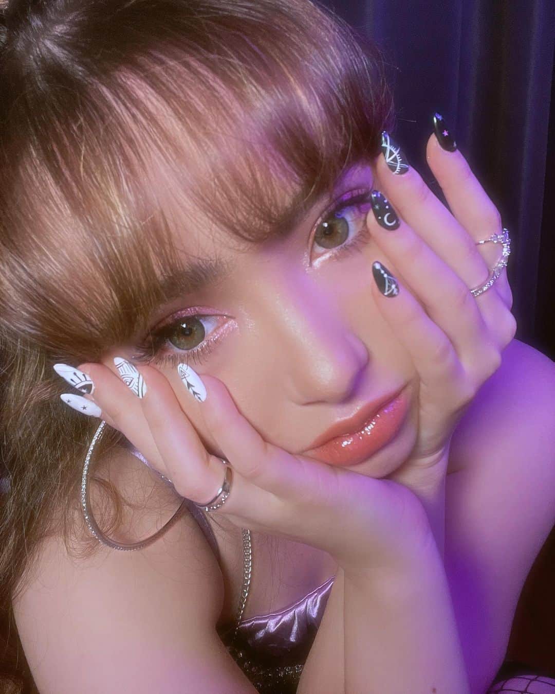 ヤンニーン・ワイゲルのインスタグラム：「BAD WITXH🔮」
