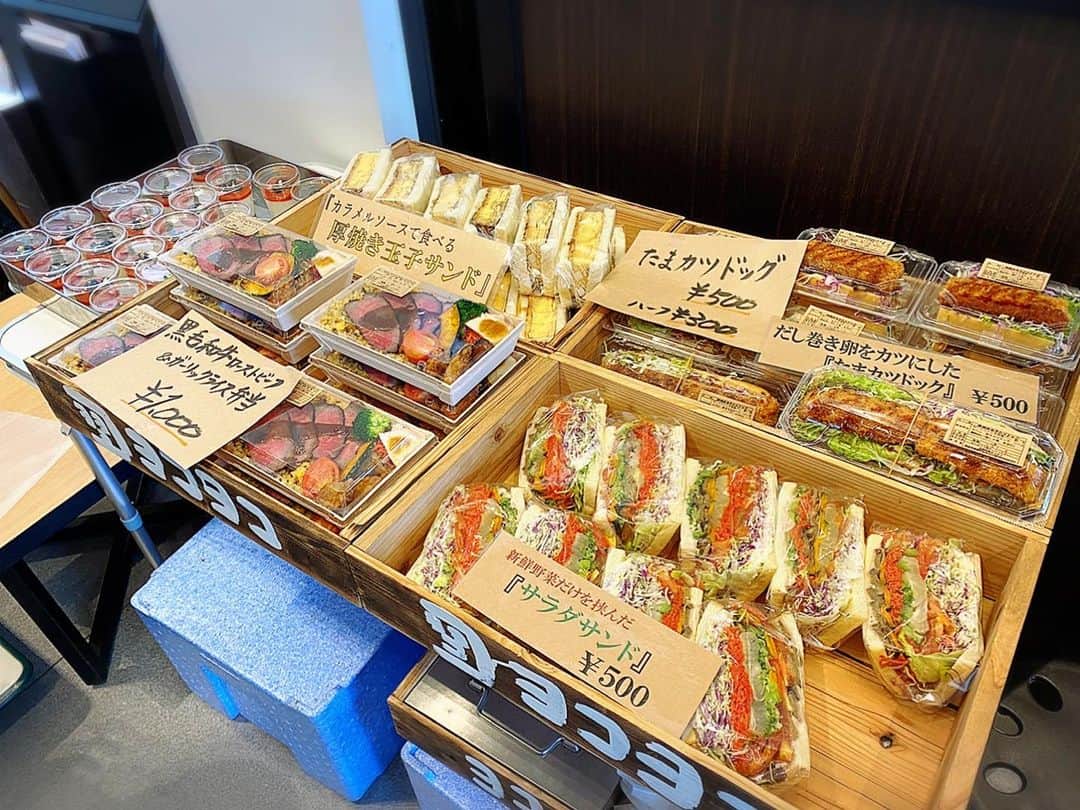 とぎもちさんのインスタグラム写真 - (とぎもちInstagram)「.﻿ 【香川 카가와】﻿ ﻿ TSUTAYA行ったら﻿ 名前のないマーケットやってました♪﻿ ﻿ 可愛いハンドメイドのアクセサリーや﻿ 美味しそうなパン、サンドイッチ﻿ 色々売ってていっぱい買っちゃった😍😍﻿ ﻿ 美味しいもの沢山ゲット💕﻿ ﻿ 食べたものまた載せます🤤✨﻿ .﻿ #名前のないマーケット #名前のないmarket #tsutaya #tsutaya高松サンシャイン通り店 #高松 #香川 #日本 #나마에노나이마켓 #츠타야 #다카마쓰 #카가와 #일본  #토기모치 #とぎもちkorea #とぎもちtsutaya #とぎもちツタヤ」1月5日 19時07分 - togistagram