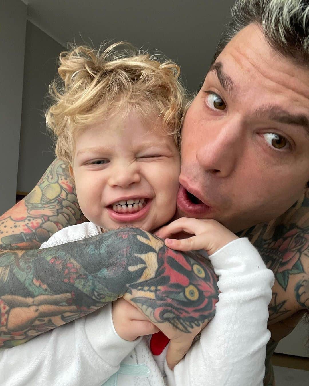 フェデスのインスタグラム：「😇😈」