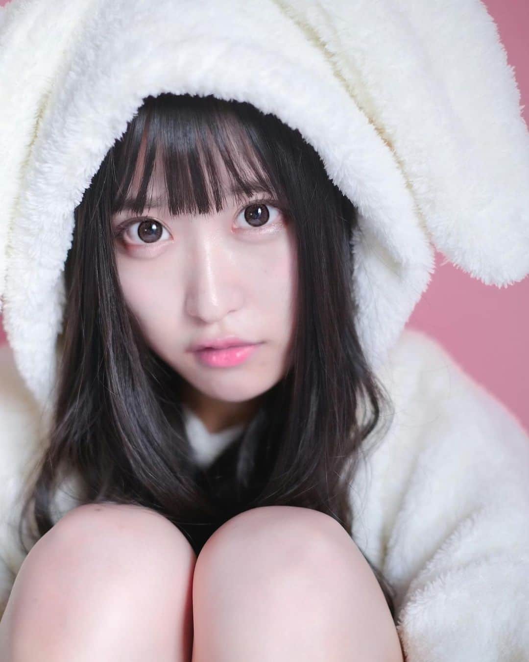 宮花もものインスタグラム：「.﻿ ﻿ ﻿ ﻿ もももうさぎも﻿ さみしいと死んじゃうので﻿ さみしがらせないでね 〜〜﻿ ﻿ ﻿ ﻿ #宮花もも #みやももちゃん #アイドル﻿ #コスプレ #黒髪 #うさ耳 #もこもこ #部屋着女子﻿ #gu #gu部屋着 #撮影 #撮影モデル #ポートレート﻿ #可愛い女の子 #オフショット﻿ #japaneseidol #japanesegirl #l4l」