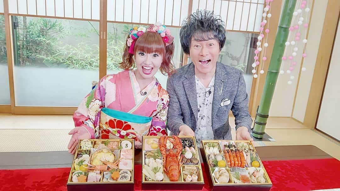 さゆりさんのインスタグラム写真 - (さゆりInstagram)「我が家のお正月〜🎍🥰🎍 お雑煮は🍜白味噌丸餅派です〜🤣  #匠本舗 さんの #超豪華&めちゃ美味しい🤣 #祇園華舞 さん監修おせち #超特大サイズ&量でこの美味しさ #カニ本舗 さんの #カニ 〰のお陰で #楽ちん🎶贅沢なお正月になりましたぁ〰🤩 #年末にしたカニパーティでも食べきれなかった❨幸せ🤣❩カニさんで #カニバターチーズ焼き #しちゃいましたぁ〰🤣 #親孝行もでき💖 #幸せな年明けになりましたぁ〰🌅 #スカイネットの皆様 #祇園華舞前田料理長 #最高に美味しかったです #買って頂いたお客様にも喜んで頂いたと思います〜🥰 #ごちそうさまでした #ほぼ頂き物で成り立つ有難き我が食卓😅💦 #かつみさゆり#さゆり #おせち#お雑煮#黒豆#ローストビーフ」1月5日 19時23分 - katsumisayuri_sayuri