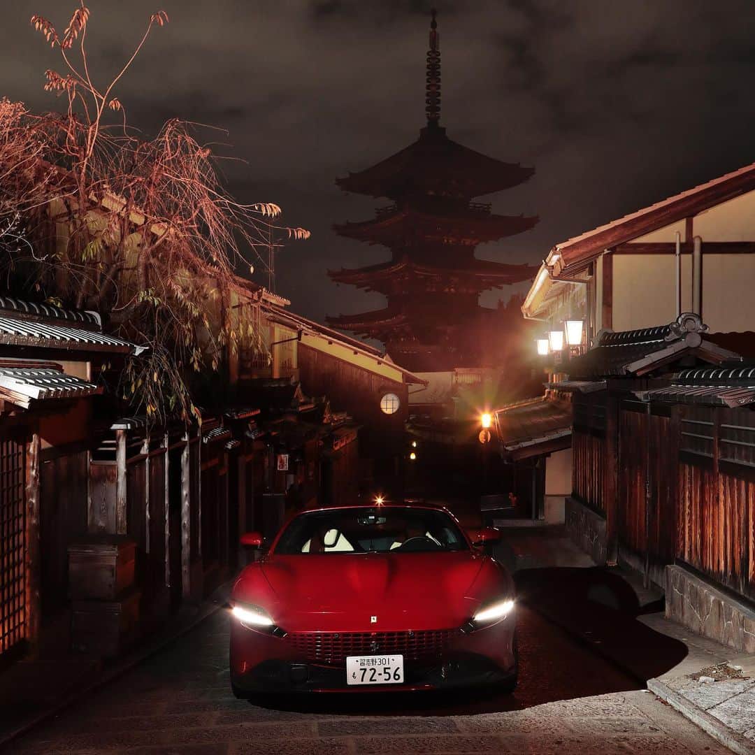 Ferrari Japanさんのインスタグラム写真 - (Ferrari JapanInstagram)「#FerrariRoma の伝統とイノベーションの融合したエレガンスをご覧ください。風景と一体化して美しさが際立っています。  #Ferrari #フェラーリ #フェラーリローマ #スーパーカー #スポーツカー」1月5日 19時35分 - ferrarijpn