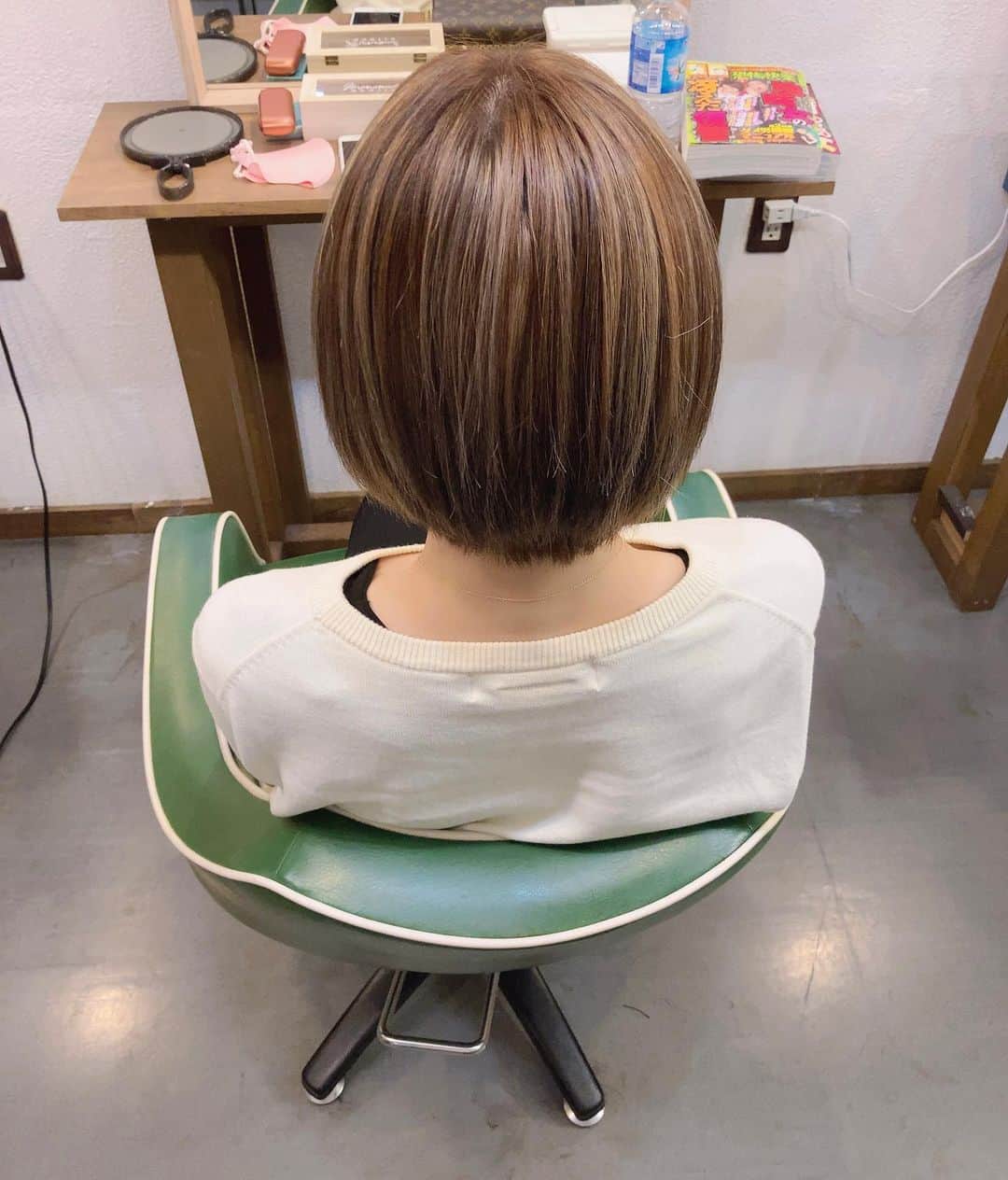 高橋沙弥華のインスタグラム：「ハイライト&ローライト😍💖💖  アイロン前でも丸っこい髪型にしてもらった👩🏼💖💖  #ショートカット #ボブ #ショートヘア #ショート #ハイライト #ローライト #外国人風 #美容室 #美容院 #セレクトショップ #セレプー #selectshop」