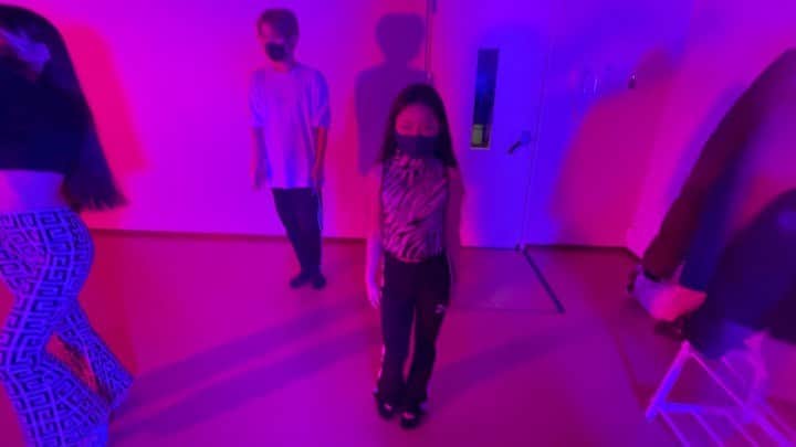 新野彩乃のインスタグラム：「🌅🎍Happy New Year🎍🌅 . 2021踊り初めはmotherのWSで✌️ @hikari.furuta  . 🎧Spring Vogue/ @koppimiza  . . いよいよ学生ラスト3ヶ月になってしまいました。基礎力の底上げと自分らしさの追求を目標に、2021年も楽しく踊り続けたいと思います🐮(真面目) 今年もよろしくお願い致します🐯 . . #dance #dancer #vogue #voguer #voguechoreo #voguedance #voguefemme #voguefem #handsperformance #happynewyear #2021 #japanesegirl #japanese #japaneseculture #japanesewoman  #asianbeauty #asiangirls #japanesewoman #longhair #nagoya #HIKARIfamily #hikarioricci」