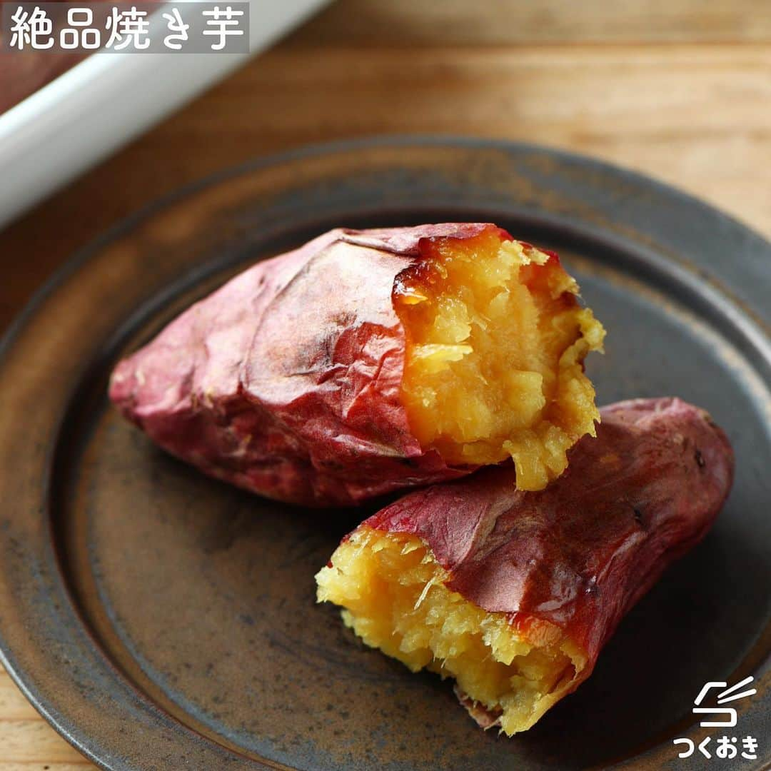 つくおきさんのインスタグラム写真 - (つくおきInstagram)「. 「絶品焼き芋」です🍠 . 焼き芋が大好きすぎて、探求してまとめました！温度と時間が甘味をしっかり引き出す一番のポイント！その甘さはまさにスイーツ。シンプルだけど奥が深いです。 なかなか美味しそうに撮れました😁おやつ、お弁当、副菜、なんにでも使えます。 . 詳しいレシピはレシピサイト『つくおき』をご覧ください。調理のコツなども書いています。 https://cookien.com/ 🔗ストーリーからもレシピ見られます！ . 冷蔵保存：7日 レシピID：29286 弁当：◯ 冷凍：◯ ※つくおきサイト内の検索ウインドウでレシピIDを入力すると、レシピを直接ご覧になれます。 . プロフィールにホームページへ飛ぶリンクあります。 エラーになる場合は、GoogleやYahoo!で「つくおき」と検索してみてください👍🏻 . 作り置きその他の疑問は、サイト内のメニューにある「よくあるご質問」や「作り置きのコツ」などをご覧ください。 . #つくおき #作り置き #作りおき #つくりおき #常備菜 #さつまいも #焼き芋 #料理 #おうちごはん #レシピ #副菜 #スイーツ #今日のご飯 #晩ごはん #和食 #簡単レシピ #夕飯 #お昼ごはん #自炊 #お弁当おかず #献立 #家庭料理 #こどもごはん #おやつ」1月5日 19時42分 - tsukuoki