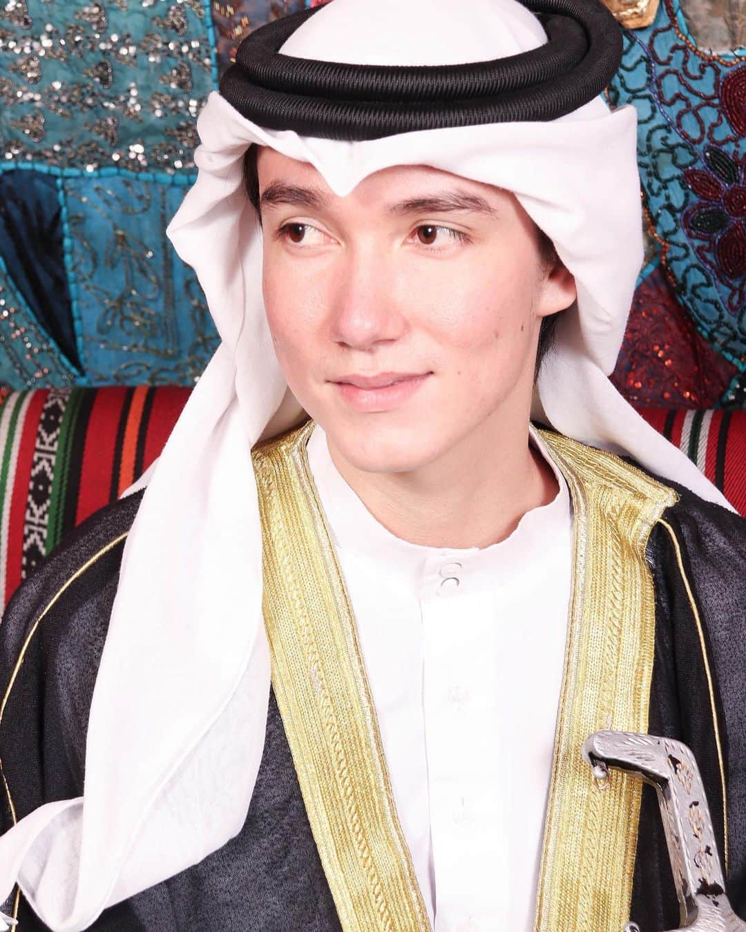 トムのインスタグラム：「石油王になりました😎✌🏻🇸🇩 よろしくね😂😂😂」