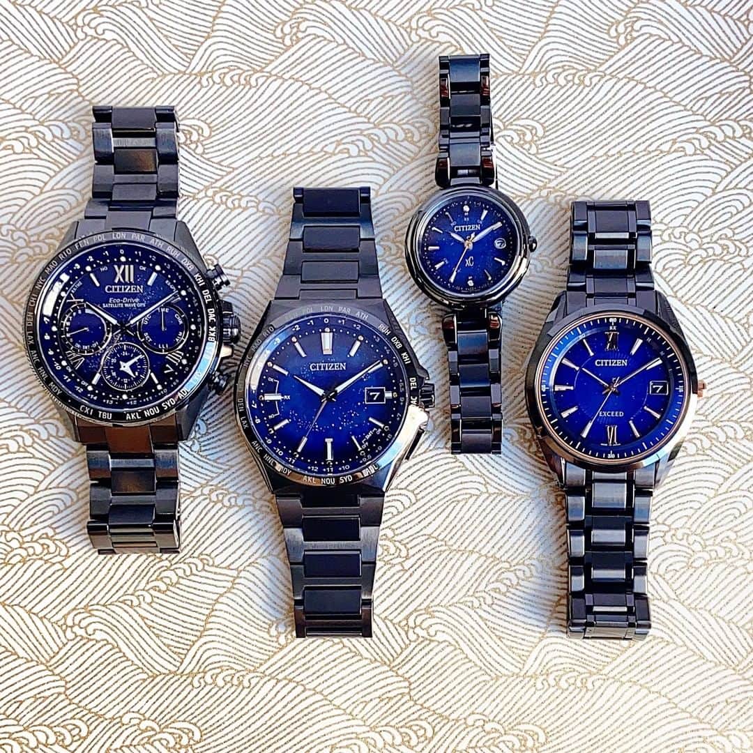 CITIZEN（シチズン時計）さんのインスタグラム写真 - (CITIZEN（シチズン時計）Instagram)「無限の可能性を秘めた『宇宙』をイメージ😳 ・ 『シチズン コズミックブルー コレクション』 ・ １月２日、数量限定で発売開始しました！ ・ ４モデルのうち、今日は『アテッサ』『エクシード』をご紹介です！ （レディスモデルは過去の投稿をご覧くださいね！） ・ キズに強く、軽く、サビにくく、肌にやさしく、しかも美しい。 ・ シチズン独自の素材“スーパーチタニウム™”の心地よさをすべての人に感じていただきたい。そんな想いで作りました。 ・ （可能な範囲で）実際に着けて体感いただきたいモデルです😃 ・ ■１枚目『シチズン アテッサ』 ・ 宇宙の壮大さを印象づける青と濃紺のグラデーションと、 ・ ローマ数字がエレガント。 ・ 定期的な電池交換・時刻合わせの要らない 光発電エコ・ドライブ搭載のGPS衛星電波時計です。 ・ CC4015-86L [ 世界限定 1,300本 ] ¥286,000税込（税抜価格¥260,000） ・ ・ ■３枚目『シチズン エクシード』 ・ 薄型＆シンプルなケースに、銀河をイメージした繊細なラメを施したデザイン。 ・ サファイアガラスの外周は、宇宙の神秘現象「黄道光」を表現しています😳 ・ AS7164-99L [ 限定700本 ] ¥209,000税込（税抜価格¥190,000） ・ 詳細は @citizenwatchjp　ストーリーズより　『コズミックブルーコレクション』スペシャルサイトをご覧くださいね！ ・ #シチズン #時計 #腕時計 #watch #watches #japanwatch #citizenwatch #マイシチズン #冬コーデ #アクセサリー #クロスシー #シチズンクロスシー #ニットコーデ #冬コーデ #限定モデル #アクセサリー #手元くら部 #時計好き #時計好きな人と繋がりたい #コズミックブルー #限定モデル #宇宙 #スーパーチタニウム #置き画 #置き画くら部 #クロスシー #シチズンアテッサ #citizenattesa #謹賀新年 #初売り」1月5日 20時00分 - citizenwatchjp