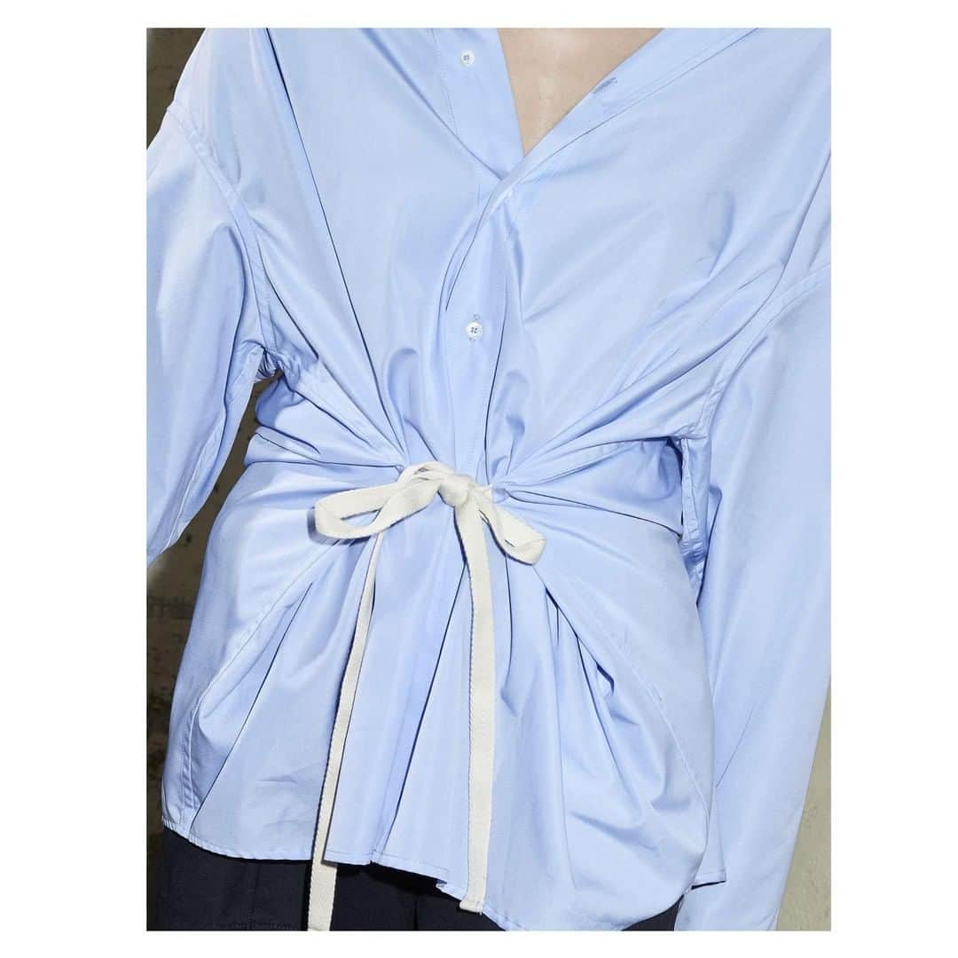 アンドレアポンピリオのインスタグラム：「6 DAYS LEFT  STRONG. FEMININE.  ANDREA POMPILIO SS21 WOMENSWEAR COLLECTION AVAILABLE SOON AT AP SUPERMARKET  STAY TUNED  #ANDREAPOMPILIO #LoveMeForeverOrNever #MadeinItaly #womenswear  #comingsoon  #staytuned  #ss21  #apsupermarket」