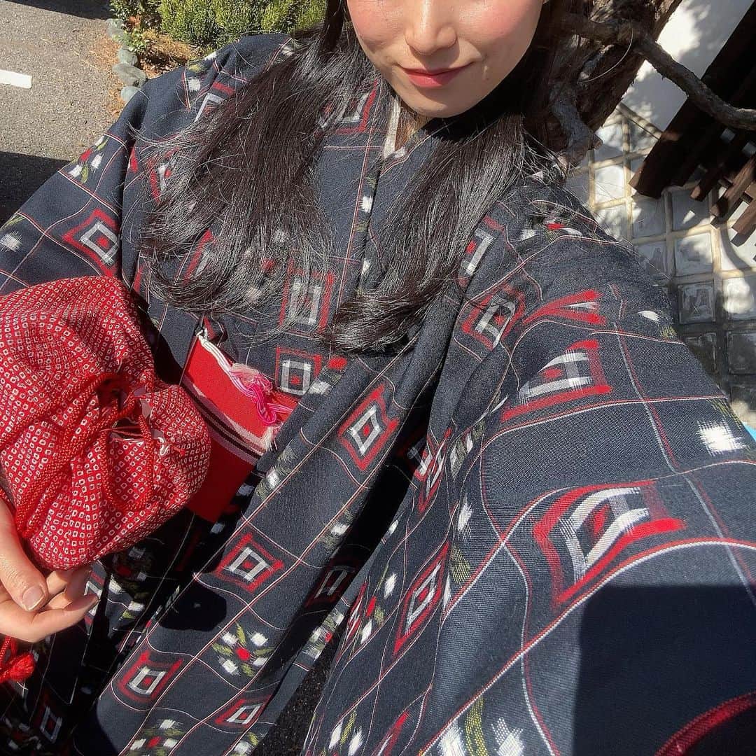 宇田恵菜さんのインスタグラム写真 - (宇田恵菜Instagram)「iyokasuri 去年はお着物を着る機会があったから、新年の伊予絣だけでなく、今年は着物を普段着れる機会があればなーと思う☺️✨ 日本の美しい文化は守りたい！ ---------------------------------- - #casting  #actress  #キャスティング #女優 #役者  #愛媛出身 #愛媛県松山市 #actresslife #宇田恵菜 #世界青年の船  #swy #swy32 #内閣府 #青年国際交流 #にっぽん丸 #SWY32  #nipponmaru #kimono #Japanese #traditionaljapanese #着物　#キモノ葉月　#和服女子　#kimonostyle #kimonofashion #訪問着　#着物コーディネート」1月5日 19時53分 - ena2727