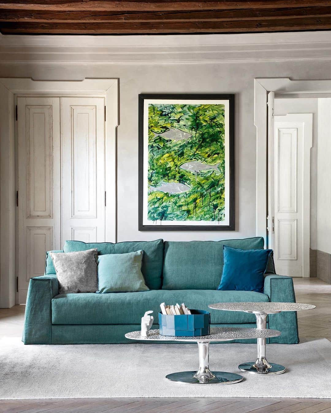 GERVASONI JAPAN / ジェルバゾーニ ジャパンのインスタグラム：「【 New Collection 】   Sofa : LOLL 12 Design : @paola.navone   【お問い合わせ先】 南陽オモビト株式会社 / GERVASONI TOKYO  〒107-0062 東京都港区南青山4-18-16 フォレストヒルズWESTWING B1 TEL：03-5413-3274 MAIL：info@gervasoni.jp  #gervasoni #GervasoniTokyo #paolanavone #interior #interiordesign #madeinitaly  #ジェルバゾーニ #ジェルバゾーニトーキョー #インテリア #イタリア家具 #ソファ #椅子 #テーブル #お洒落」