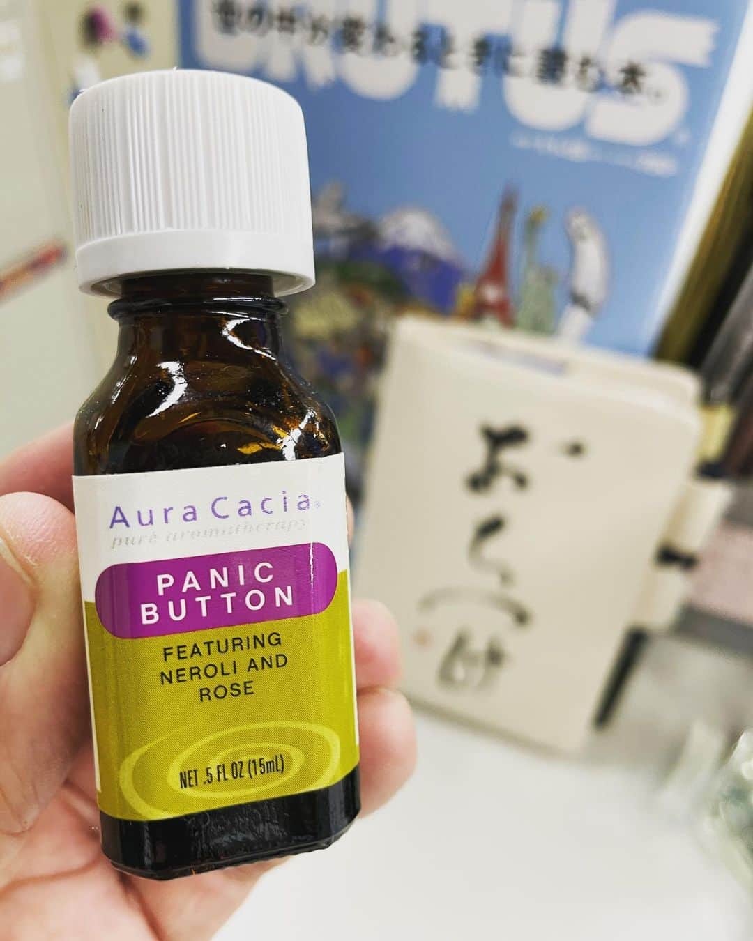 西田善太さんのインスタグラム写真 - (西田善太Instagram)「編集部まだ完全始動ではないので静かだから仕事がススムくん。整理もしてたら「パニックボタン」というネーミングの香りが出てきた。スーハースーハー🥺、うんうん。 #おちつけ #PANICBUTTON」1月5日 20時02分 - zentanishida