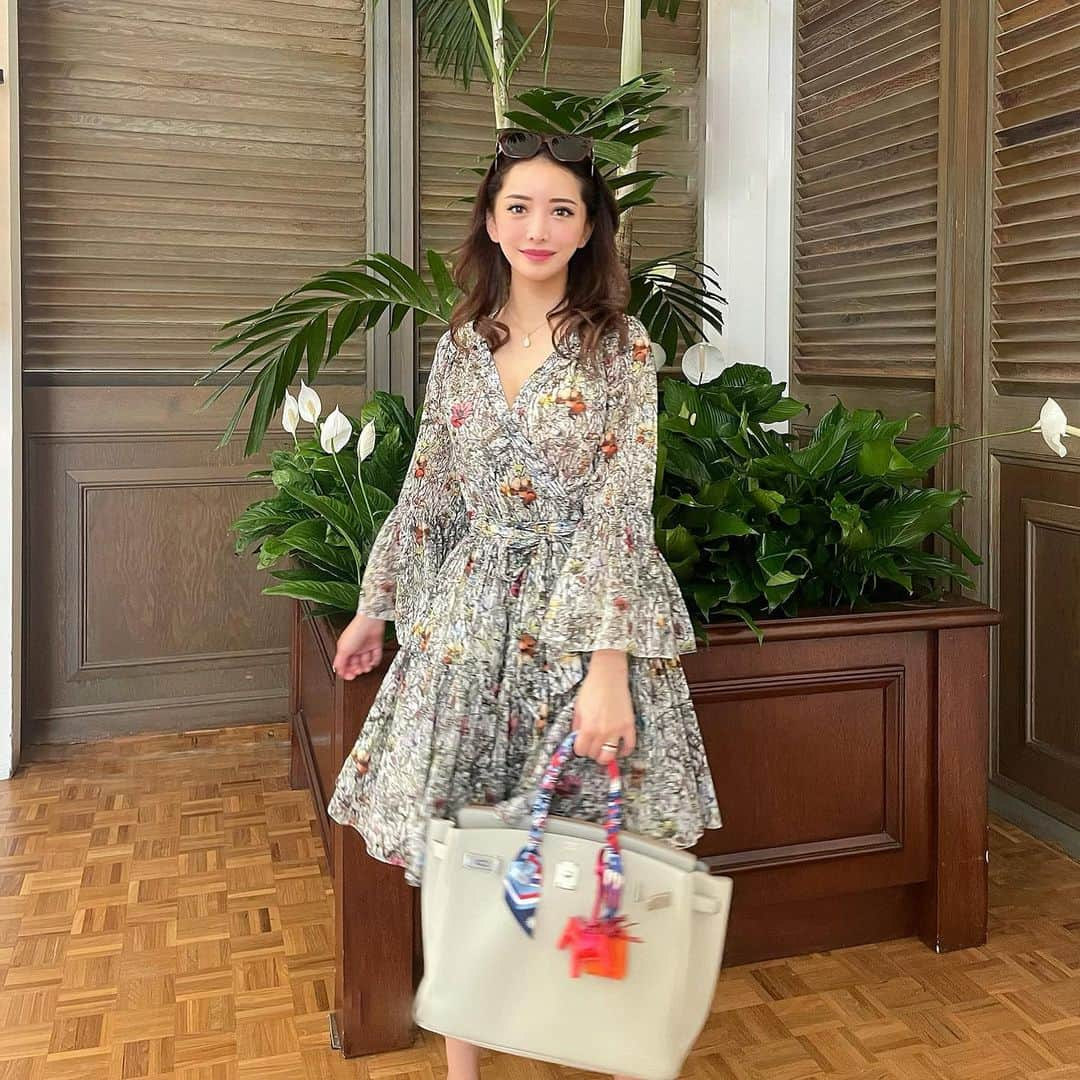 伊東亜梨沙さんのインスタグラム写真 - (伊東亜梨沙Instagram)「🌼🧡🌷 #ootd #dress #dior #sunglasses #dior  #bag #hermes . . くるくる回ってたらブレブレ（笑） . . #onepiece #👗 #birkin #birkin35」1月5日 20時02分 - arisa__917m