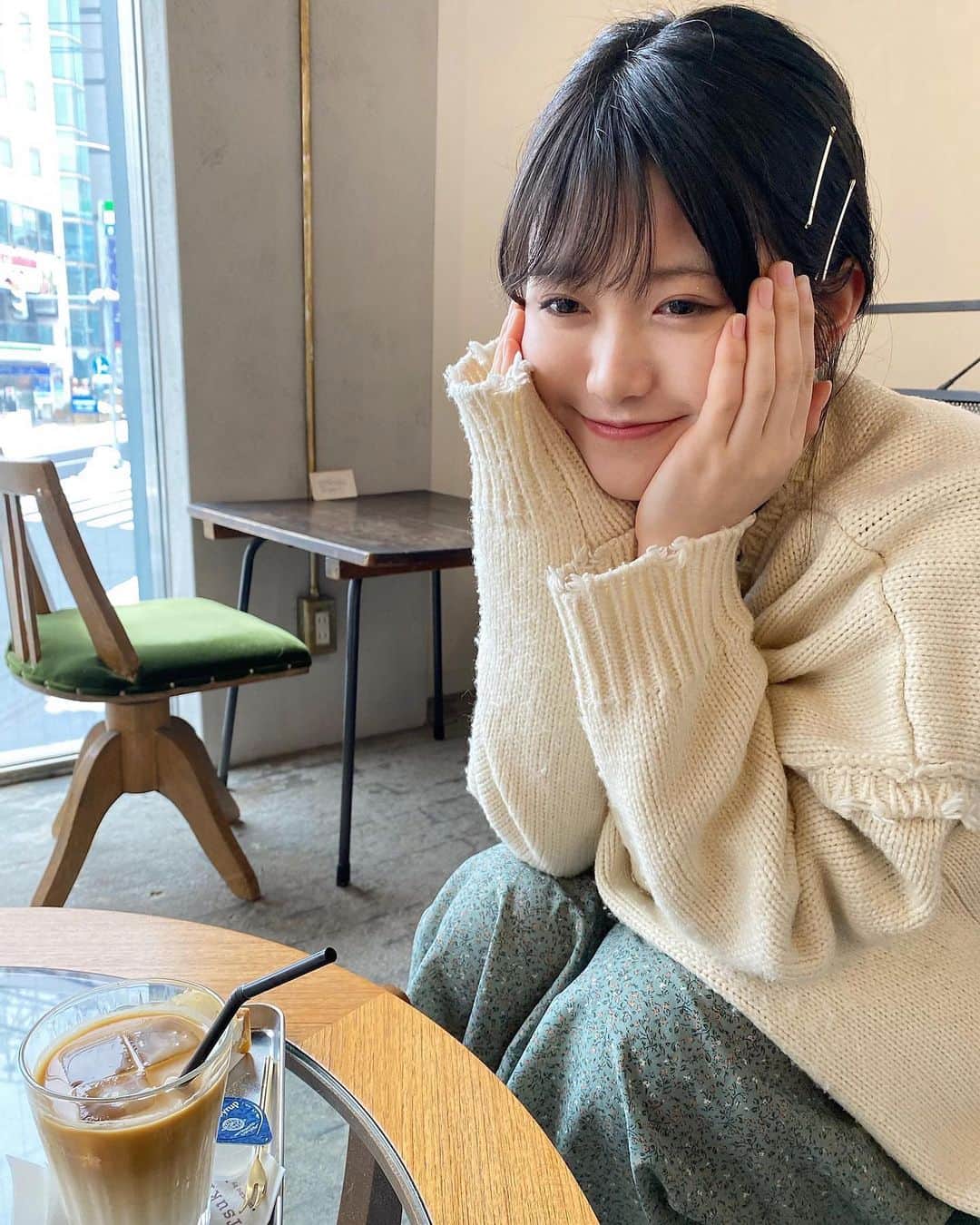 原田珠々華さんのインスタグラム写真 - (原田珠々華Instagram)「☕️🤍 #カフェ巡り #ootd #カフェラテ」1月5日 20時03分 - harada_suzuka