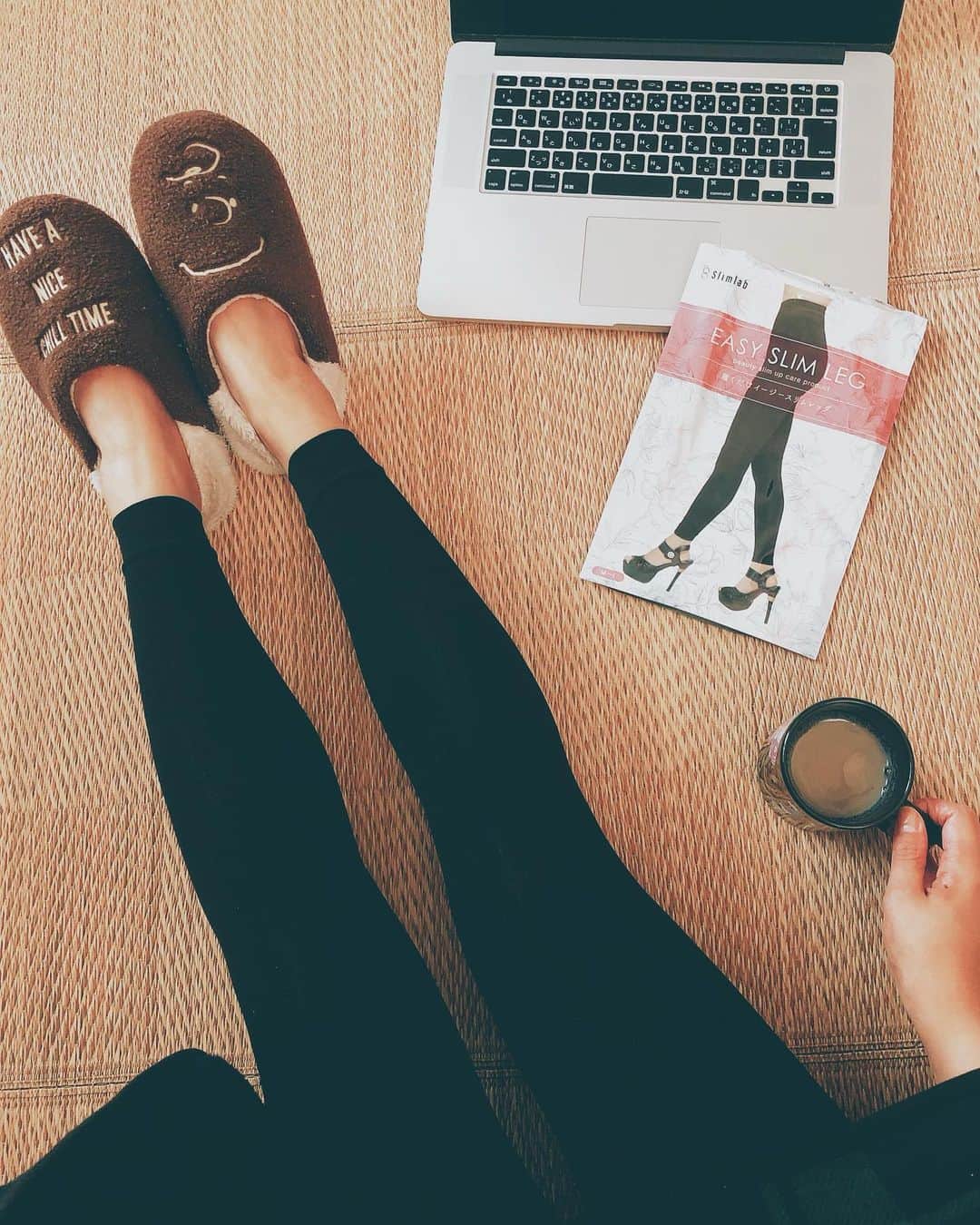 lily112988さんのインスタグラム写真 - (lily112988Instagram)「: #leggings . . お正月休み ゆっくりのんびり幸せー😌🤍 などと 好きに飲み食いしてきた代償が… 🤦🏻‍♀️🤦🏻‍♀️🤦🏻‍♀️ ぎゃーーーーす😱 へるぷみー 着圧レギンス様〜🙏🏼  @slimlab_offcial  #履くだけイージースリムレッグ   足の着圧はもちろん 骨盤周りのサポートが抜群🙆🏻‍♀️🙆🏻‍♀️🙆🏻‍♀️ 締め付けるだけじゃなくて 適度な圧力が気持ちいいし 夕方の足のだるさから解放🙌💕  外出する時にも もちろん在宅ワークにも🙆🏻‍♀️💕 . . . #イージースリム #イージースリムレッグ #スリムラボ #着圧レギンス #着圧スパッツ #美脚女子 #slimlab #pr #むくみ #ダイエット #脚やせ #脚痩せ #足痩せ #ボディケア #むくみ解消 #太もも痩せ #部分痩せ #引き締め #美容 #ママ読モ #読モ #ママモデル #モデル #撮影依頼受付中 #ボディメイク #正月太り解消 #コロナ太り #トリドリベース」1月5日 20時08分 - lily112988