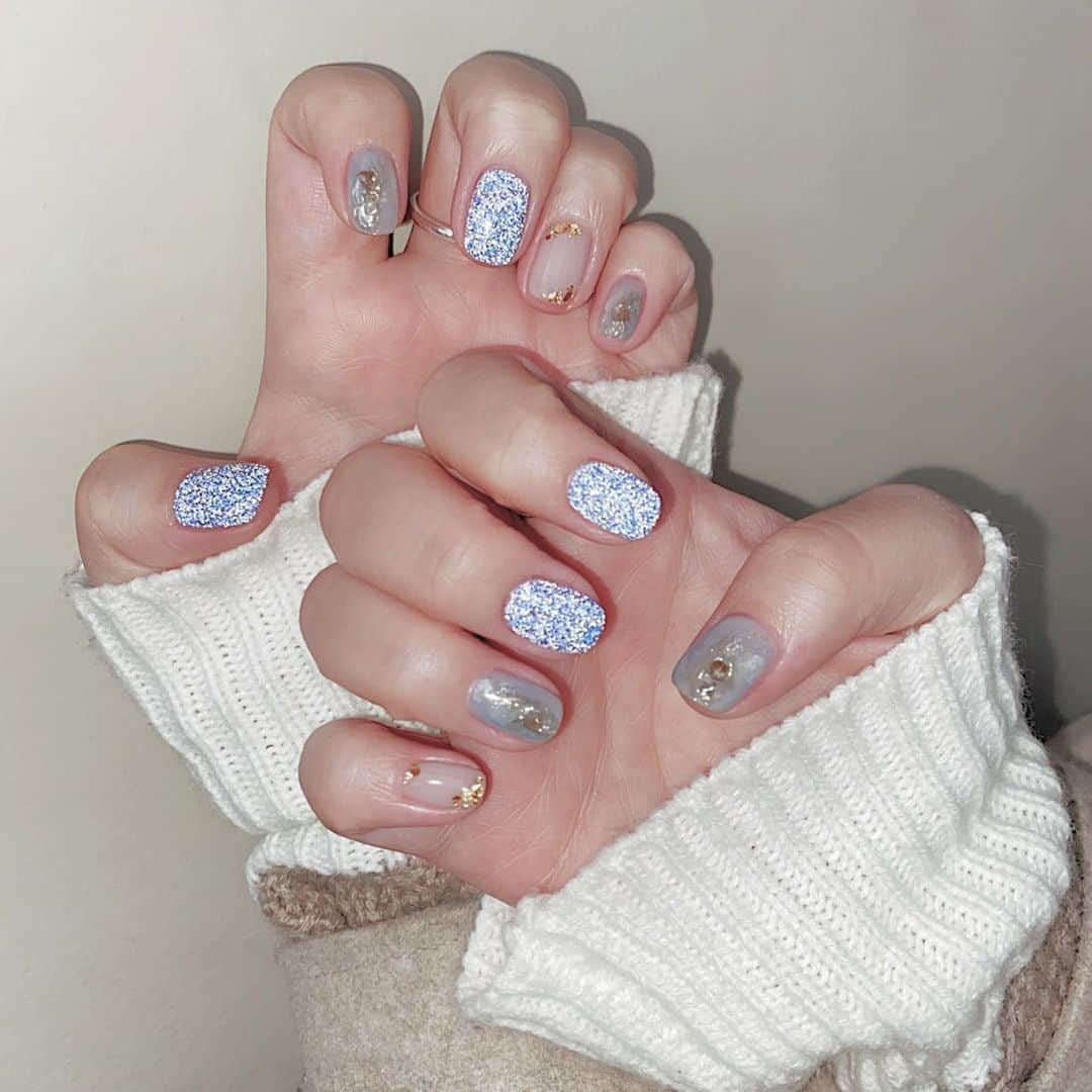 MIKI OKAMOTOさんのインスタグラム写真 - (MIKI OKAMOTOInstagram)「.⁣ ⁣ flash nail 📸♥⁣ フラッシュしない時のラメ感⁣ めちゃくちゃ可愛い🥰⁣ ⁣ ミックスしてます👩‍🎨⁣ ⁣ ⁣ ⁣ ⁣ ⁣ --------------------⁣ ⁣ ⁣ #inails #nuance #ネイリスト募集 #ネイリスト募集福岡 #ニュアンスネイル #nails #福岡ネイル #天神ネイル #天神ネイルサロン #nailart  #2021ネイルデザイン #ショートネイル #ネイル #人気ネイル #flashnail #love #写真好きな人と繋がりたい #フラッシュネイル #l4l #パラジェル  #冬ネイル #instagood #個性派ネイル #fukuoka #お洒落ネイル #ラメネイル #nailsalon #nailpic #大人可愛いネイル #美爪」1月5日 20時18分 - __.nail.mk