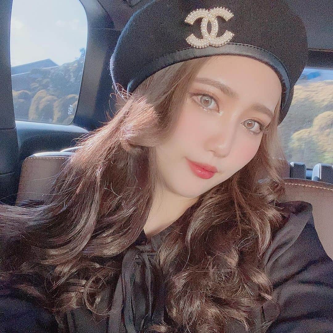 のインスタグラム：「新しいカラコンGETした👀🎀  最近色素薄い系ハマってる🥸」