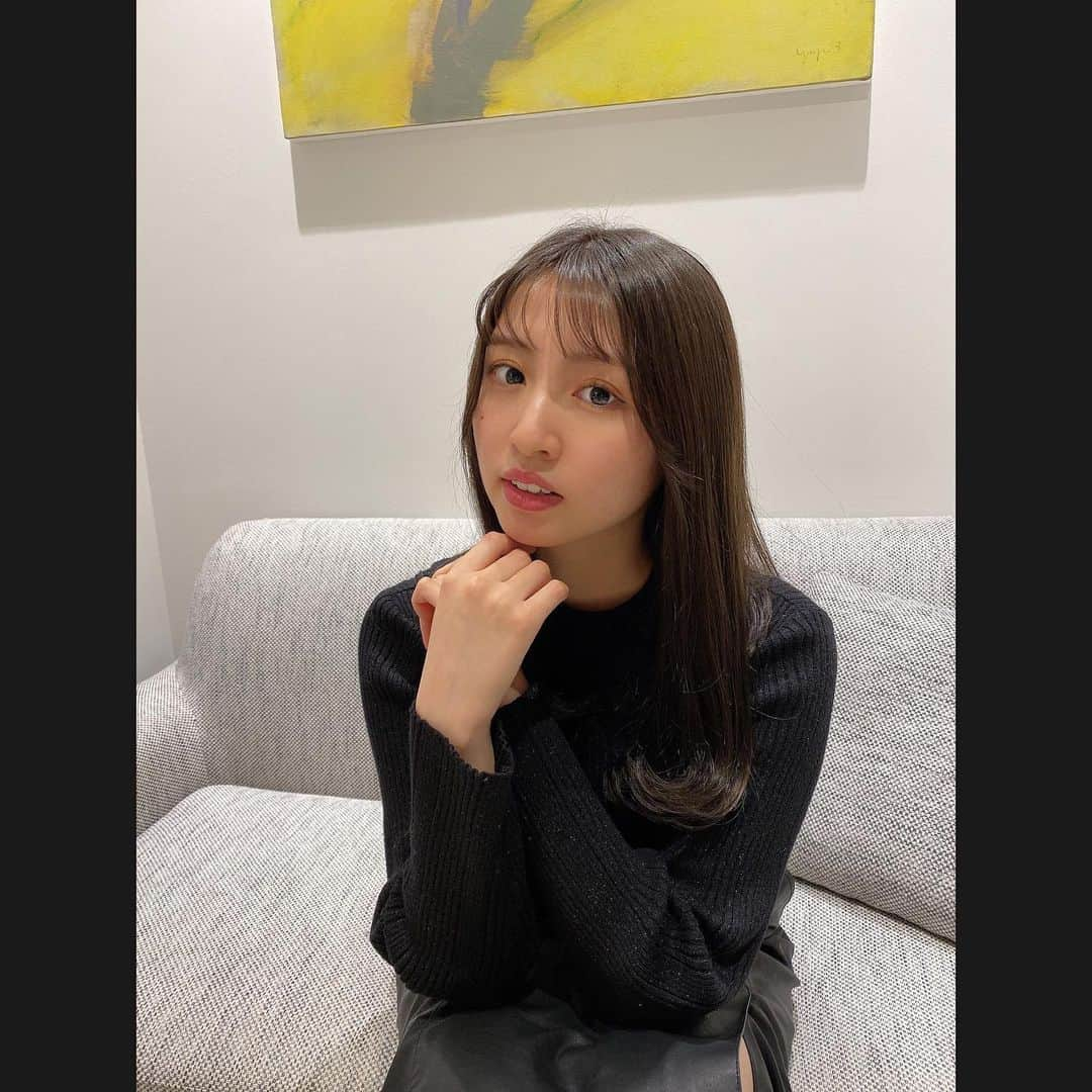 青島妃菜さんのインスタグラム写真 - (青島妃菜Instagram)「.﻿ 明日からお仕事が始まるので﻿ 今日は美容室初めしてきました㊗️㊗️﻿ ﻿ 安定の透明感がある黒髪です☺︎﻿ ﻿ 担当はLONESSのさゆりさん（ @sayuri.loness ）です！﻿ いつも本当にありがとうございます😭✨﻿ 新年早々お会いできてよかった〜🎶﻿ またよろしくお願いします！👒﻿ ﻿」1月5日 20時13分 - hina1226_01