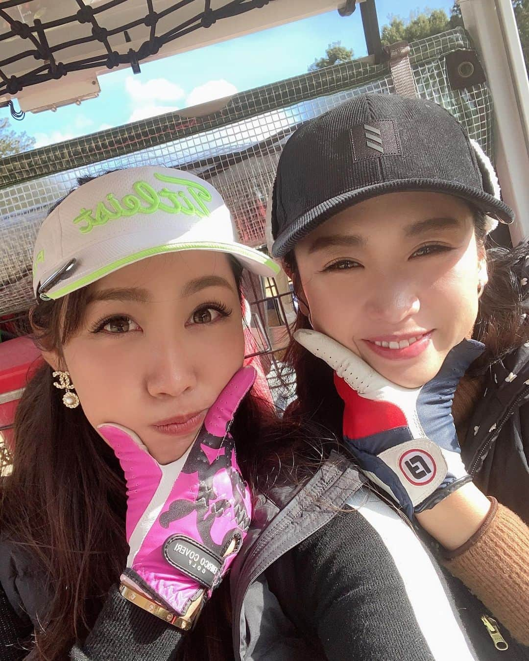 yurieさんのインスタグラム写真 - (yurieInstagram)「よししとチームスクランブルに出たよ☺️💕 @golf_yoshimi   一年振りくらいの試合❣️  ベストボールで 8バーディ1ボギーの 65☺️  Top 5が決勝に行けるんだけど、まさかの6位😭  繰り上げ希望😇  みんなでイーグルパット打てたり💕  プロってこんな感じでゴルフするんだろうなって感じたし、チームで力を合わせて、ミスを補いながらするゴルフは本当に楽しかったー😍  よしみん、誘ってくれてありがとう💕　  #チームスクランブル　#ゴルフライフ　#ベストボール　#ゴルフ女子　#美女ゴルファー　#golfer #japanesegolfer #スポーツ女子」1月5日 20時13分 - yurie808golf