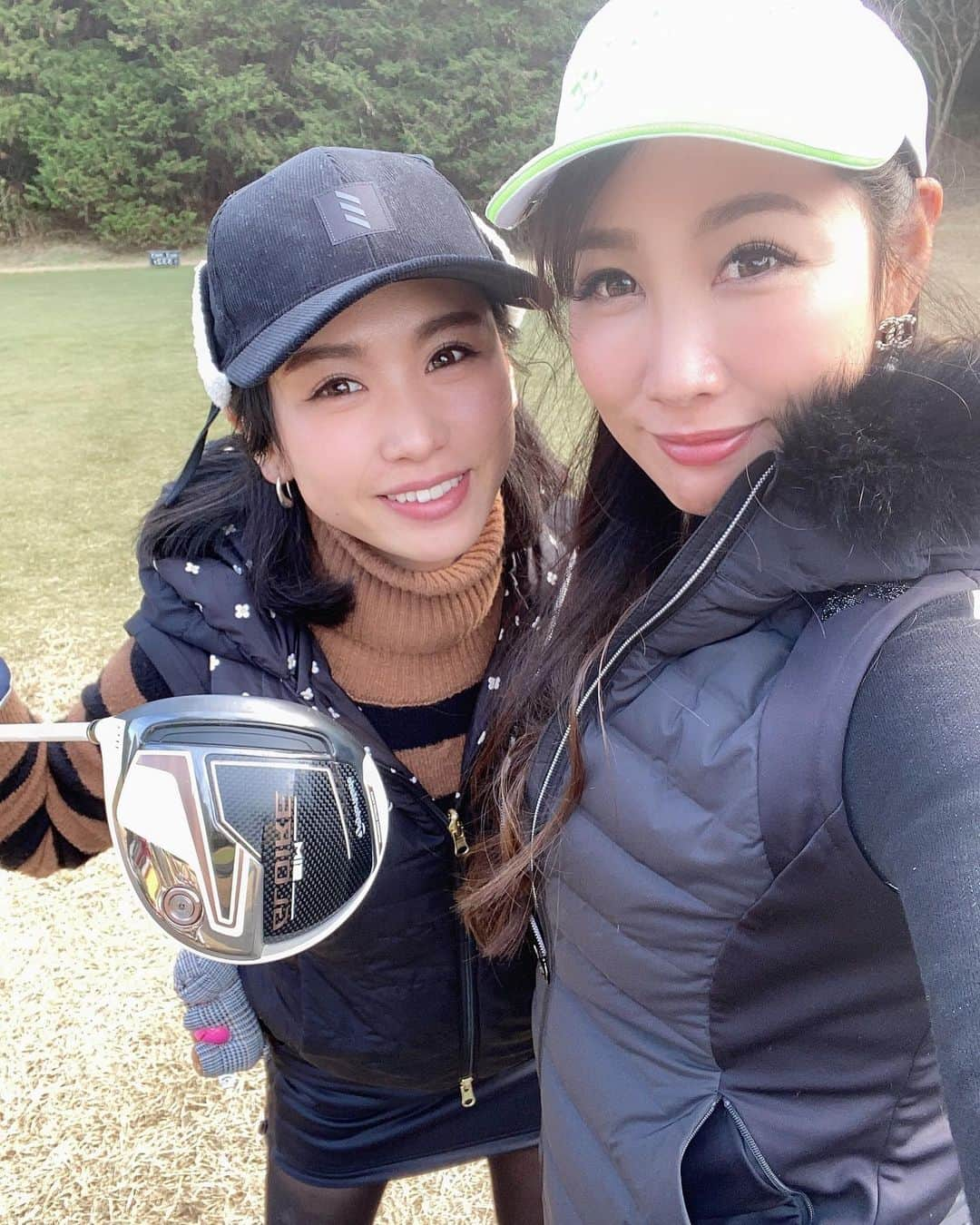 yurieさんのインスタグラム写真 - (yurieInstagram)「よししとチームスクランブルに出たよ☺️💕 @golf_yoshimi   一年振りくらいの試合❣️  ベストボールで 8バーディ1ボギーの 65☺️  Top 5が決勝に行けるんだけど、まさかの6位😭  繰り上げ希望😇  みんなでイーグルパット打てたり💕  プロってこんな感じでゴルフするんだろうなって感じたし、チームで力を合わせて、ミスを補いながらするゴルフは本当に楽しかったー😍  よしみん、誘ってくれてありがとう💕　  #チームスクランブル　#ゴルフライフ　#ベストボール　#ゴルフ女子　#美女ゴルファー　#golfer #japanesegolfer #スポーツ女子」1月5日 20時13分 - yurie808golf