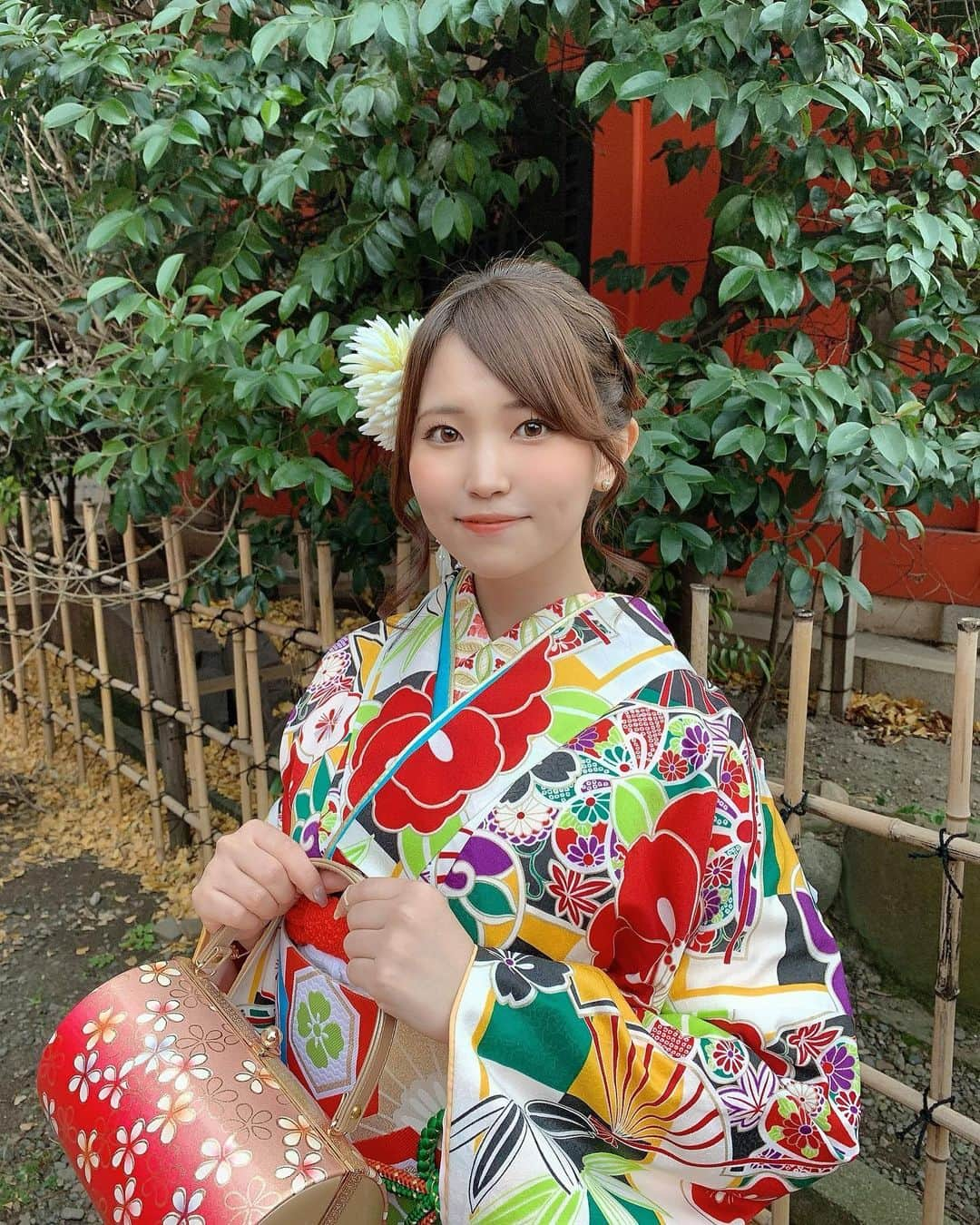 坂東遥さんのインスタグラム写真 - (坂東遥Instagram)「◯ ・  👘⛩🎍🔖  5年ぶりの振袖〜！ 黄色が多めの晴れ着きました〜🟡  みんなに聞いた時 赤がいい！っていう声ちょーあったけど はるかは黄緑色を狙ってた！笑  今回緑なかったからまた着物着る時 リベンジする〜😏  あ、おみくじは吉でした〜  #晴れ着 #振袖 #花園神社」1月5日 20時27分 - b.haruka1103