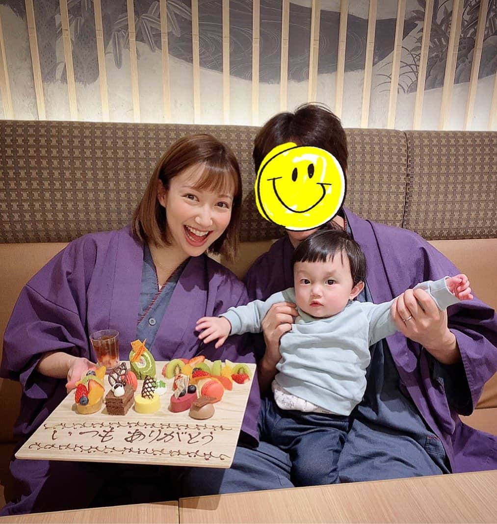 友稀サナさんのインスタグラム写真 - (友稀サナInstagram)「皆様、2021年もよろしくお願い致します🗻✨😌 . 今年は 「箱根 芦ノ湖 はなをり」 さんでお正月を過ごしました🎍🇯🇵 . 息子の妊娠中に行く予定があったのですが、中止になってしまったので今回リベンジです🤣👍 ウイルスの感染対策もしっかりしていて、子連れでも安心して滞在出来ました🧸♨️ . 食事の後は主人からサプライズが😭💕 今年は家族も増えるし、益々賑やかになる我が家の大将、パパ😎‼️こちらこそいつも有り難うだよ😢✨ 2021年も健康に気をつけて、4人生活を楽しもうね〜😌🎉 . . . #お正月#新年のご挨拶#2021年  #家族の時間#子連れ旅行#箱根#芦ノ湖 #はなをり#はなをりみっけ  #正月旅行#妊娠8ヶ月#妊娠後期  #第二子妊娠中#マタ旅#マタ旅温泉  #年子妊娠中#年子ママ#男の子ママ  #男の子ベビー#令和2年ベビー #新米ママ#新米ママと繋がりたい  #生後10ヶ月#ベビスタグラム」1月5日 20時39分 - sana0810yuuki