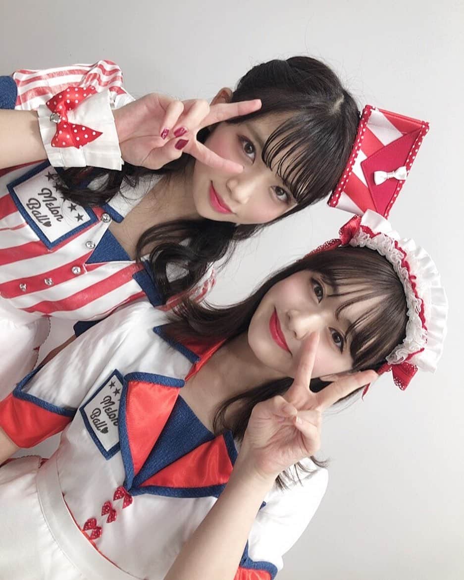 加藤美南のインスタグラム：「みは😚 いつもメンバー想いで、何かある度に送ってきてくれる長文のメールは本当に嬉しかったよ😭 お仕事は、１つ１つとことん追求して裏で沢山練習して妥協しないみはを見てきて、こういう所はきっと見えなくても皆さんには十分に伝わってるんだなあって学びました😖✨ そんなみはの内面と可愛いすぎる外見、どっちも憧れ🥺 ずっとずーーっと大好きだよ😚」