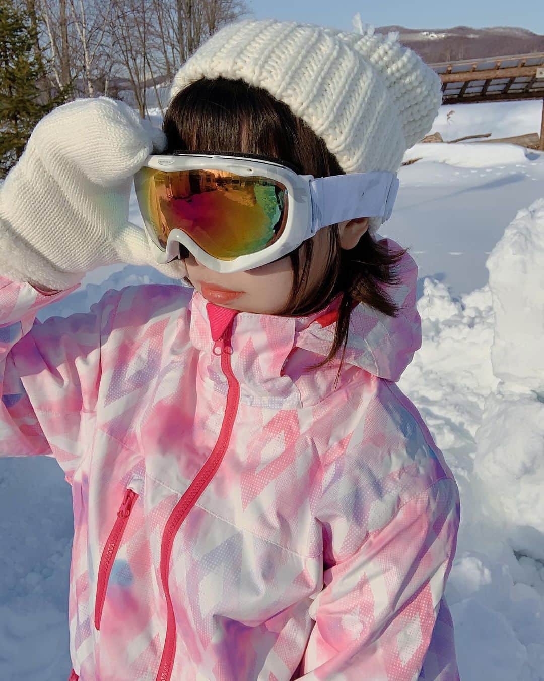 Liyuu（リーユウ）さんのインスタグラム写真 - (Liyuu（リーユウ）Instagram)「「カルペ・ディエム」MVのスキーウェア写真です❄️MVチェックしましたか？ いっぱい雪と一緒って初めて！！スキーウェアも初よ🥰楽しかった～  大家看「カルペ・ディエム」的MV了没呀？ MV里滑雪服的照片！南方人第一次见那么多雪❄️还穿了滑雪服！！冻傻了但是超级开心啊啊啊」1月5日 20時50分 - koi_liyuu