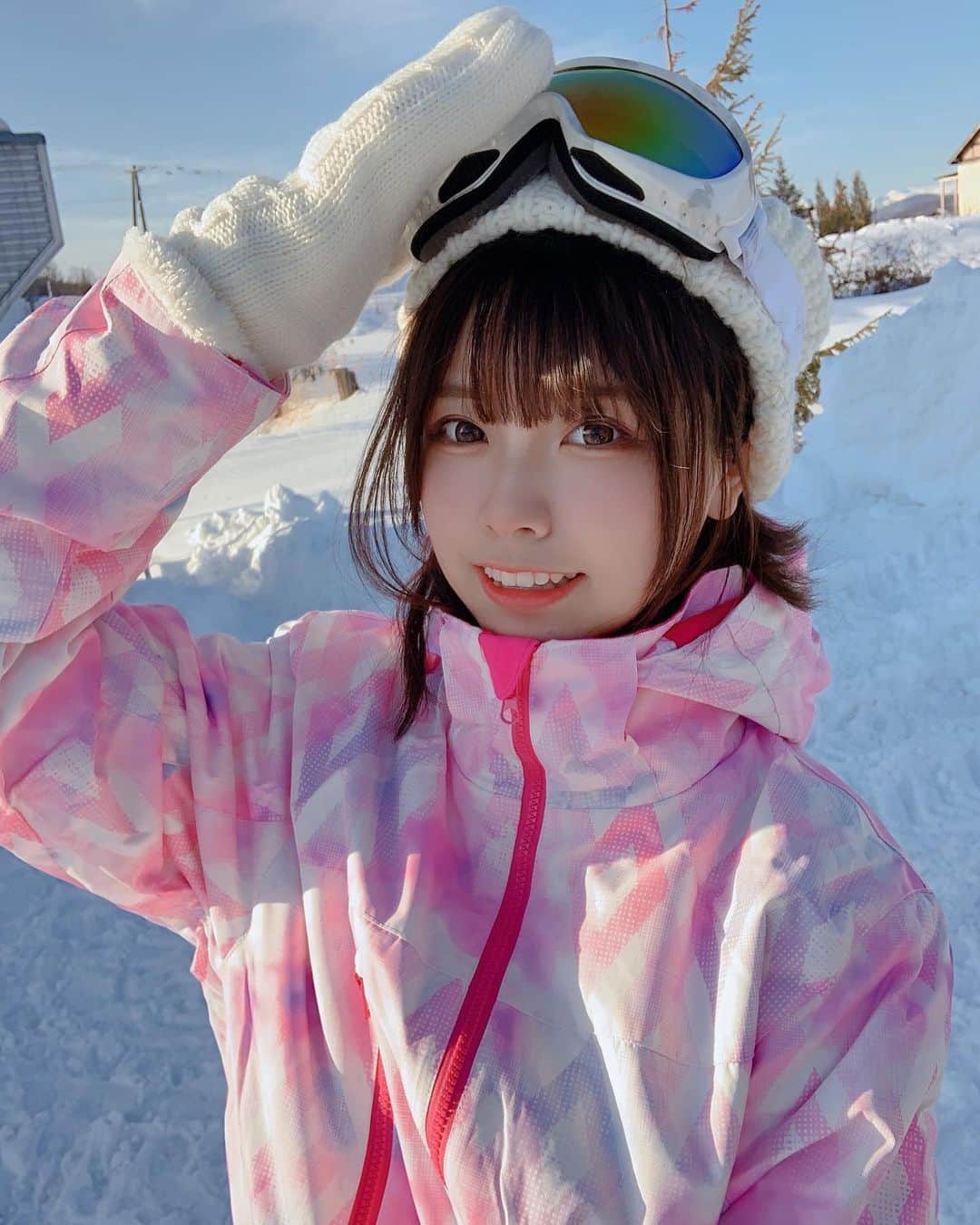 Liyuu（リーユウ）さんのインスタグラム写真 - (Liyuu（リーユウ）Instagram)「「カルペ・ディエム」MVのスキーウェア写真です❄️MVチェックしましたか？ いっぱい雪と一緒って初めて！！スキーウェアも初よ🥰楽しかった～  大家看「カルペ・ディエム」的MV了没呀？ MV里滑雪服的照片！南方人第一次见那么多雪❄️还穿了滑雪服！！冻傻了但是超级开心啊啊啊」1月5日 20時50分 - koi_liyuu