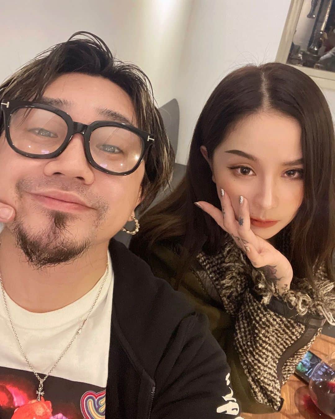 Abby Chenのインスタグラム：「有人期待我們合體嗎 @sieg_bruce 😈」