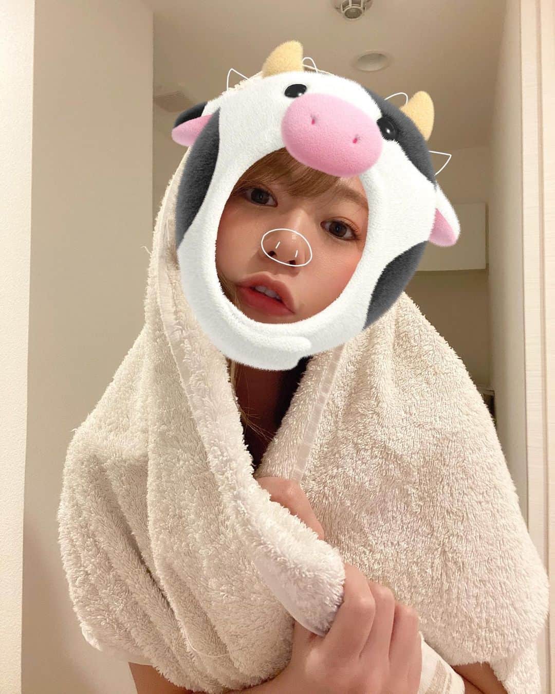希帆さんのインスタグラム写真 - (希帆Instagram)「2021🐄🤍🤍 今年もよろしくお願いします💕」1月5日 21時00分 - k_i_h_o_