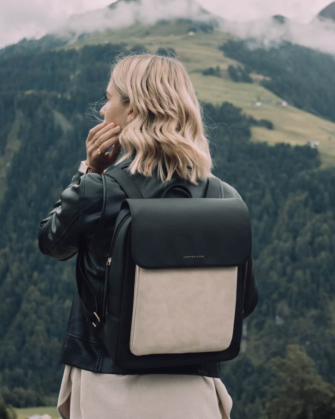 Kapten & Sonさんのインスタグラム写真 - (Kapten & SonInstagram)「'All good things are wild and free.' 💚 Or cream and black? Discover our backpack Tromso "Cream Black" - the best companion wherever you go. 😍 @judyaries #bekapten #kaptenandson⁠ .⁠ .⁠ .⁠ #backpack #nature #wintervibes #mountains #winter #exploring #adventure #trips #nature #naturelover⁠」1月5日 21時01分 - kaptenandson