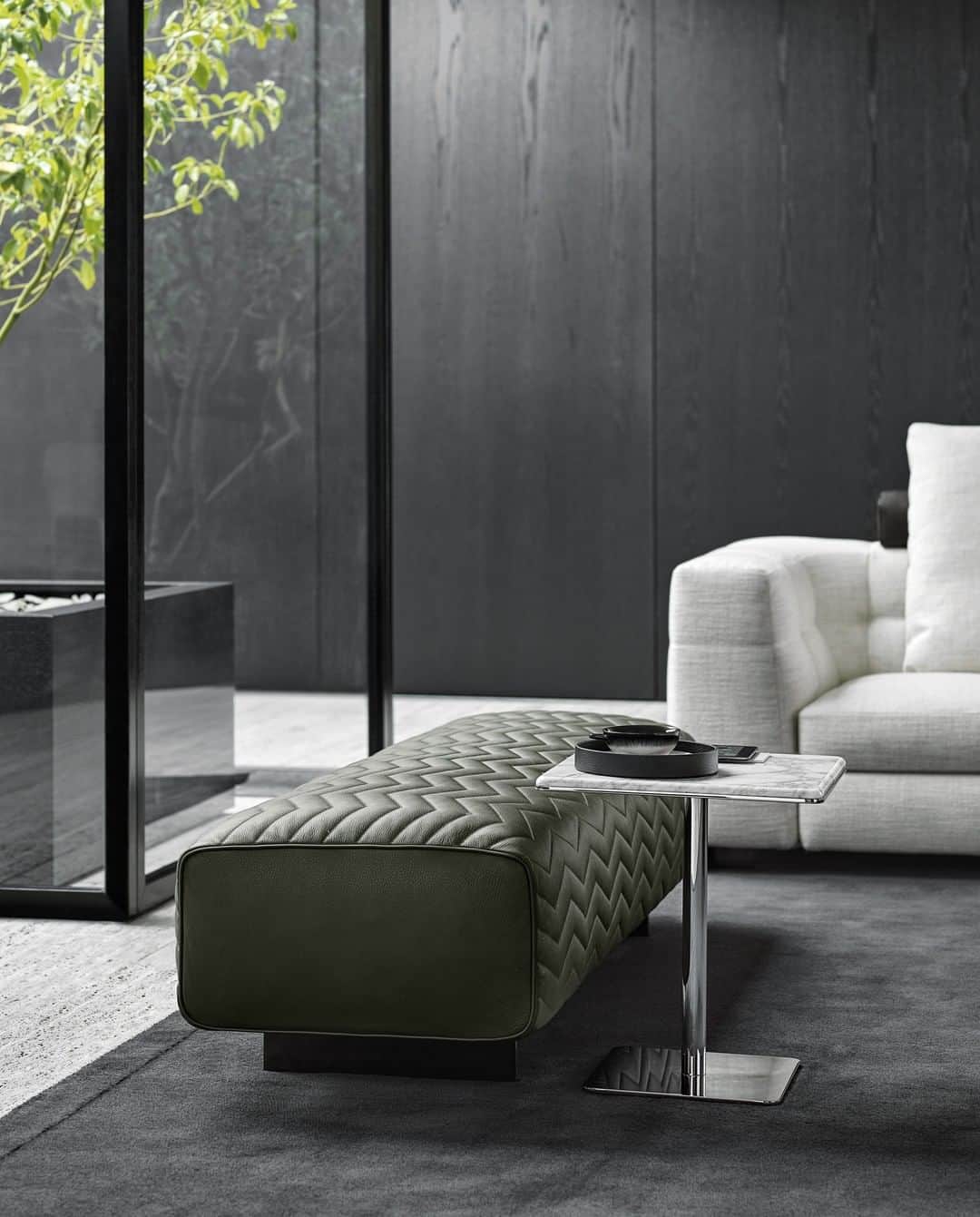 Minotti Londonさんのインスタグラム写真 - (Minotti LondonInstagram)「The deliberately clean design with its parallel piping and large volume, highlights the chevron-patterned stitching that characterizes the bench covering.   This is what makes the Minotti Quincy Chevron quite a standout in the collection.  The bench is available in two versions: Quincy, covered in fabric or leather, and Quincy Chevron, only in leather with stitching.  The decorative pattern, which draws a series of stitched “V”s, wraps Quincy Chevron up in an interesting three-dimensional effect, highlighting the esprit couture of sartorial craftsmanship combined with bold, linear shapes.  Check out the 2020 Collection by tapping on the link in our bio.  #interiordesign #minotti #minottilondon #homedecor #interiorstyling #residentialinteriors #furniture #homeinterior」1月5日 21時00分 - minottilondon