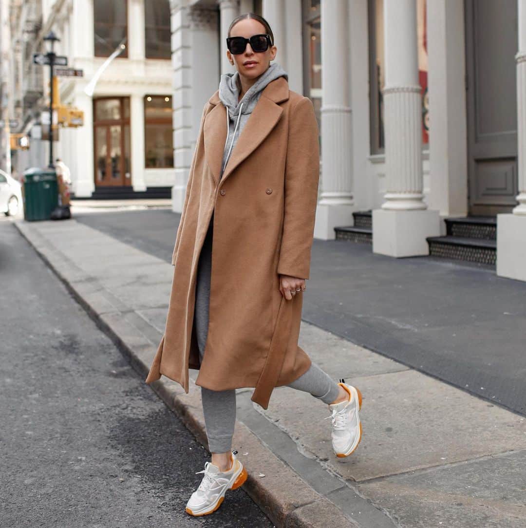 Helena Glazer Hodneのインスタグラム：「One trend I've been really into is pairing a casual sweatsuit with a more tailored/dressier jacket.. Full look is @hm.. #HMxMe #HMleague #ad」