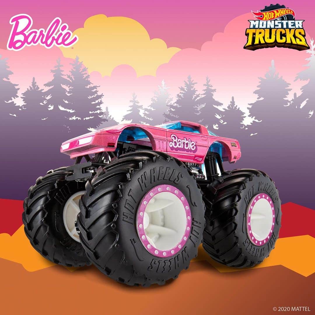 Hot Wheelsさんのインスタグラム写真 - (Hot WheelsInstagram)「The collab we didn’t know we needed! Go pink or go home with the Hot Wheels Monster Truck Barbie-vette! ⛰ #HotWheels」1月6日 2時30分 - hotwheelsofficial