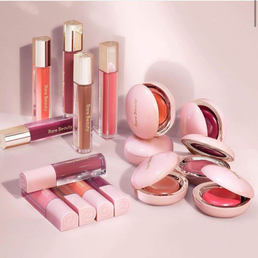 Always With Selenaさんのインスタグラム写真 - (Always With SelenaInstagram)「NEW! Collection 💕💕 The #StayVulnerable Collection by @rarebeauty   Includes:  1. Stay Vulnerable Melting Cream Blush $21 liquid-like cream blush that melts into a second skin for the most natural-looking wash of soft-focus color. Nearly Apricot - muted coral Nearly Neutral - soft neutral pink Nearly Rose - true pink Nearly Mauve - true mauve Nearly Berry - deep berry  2. Stay Vulnerable Glossy Lip Balm $18 A hydrating, non-sticky, long-lasting lip gloss that cushions lips all day with soft, nourishing color and shine. Nearly Apricot - soft coral Nearly Neutral - soft neutral pink Nearly Rose - flushed pink Nearly Mauve - soft mauve Nearly Berry - soft berry  3. Stay Vulnerable Liquid Eyeshadow $20 weightless, liquid-to-powder eyeshadow that blends seamlessly for a quick, buildable wash of long-lasting, waterproof, crease-resistant color. Stain finish  Nearly Berry - rich berry Nearly Mauve - soft mauve Nearly Rose - soft tea rose pink Nearly Neutral - warm neutral beige Nearly Apricot - soft coral  4. Stay Vulnerable All - Over Eyeshadow Brush $15」1月6日 2時33分 - amazingsgomez