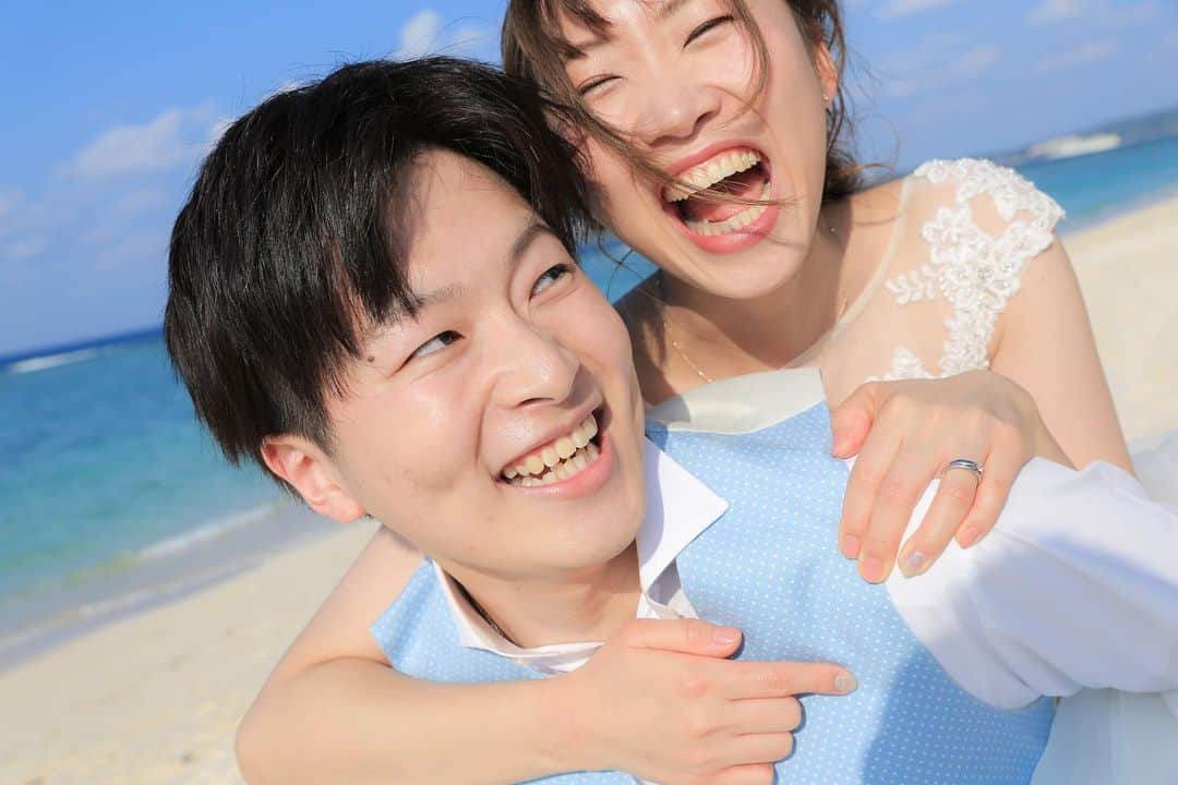 STUDIOSUNS DE&COさんのインスタグラム写真 - (STUDIOSUNS DE&COInstagram)「📸﻿ ﻿ 明けましておめでとうございます🎉﻿ ﻿ 今年もたくさんのカップル・ご夫婦に出会える事を﻿ 心より楽しみにしております！！﻿ ﻿ こちらの写真は12月ラストに撮らせて頂いたお二人♫﻿ 瀬底ビーチとサンズハウスにて、 衣装も髪型もチェンジしてのフルコース❣️  おふたりとも表情豊かで、 めっちゃ素敵な写真を残す事が出来ました！！  みんなで一緒にフォトウェディングを楽しみませんか💐 ﻿ －－－－－－－－－－－－－－－－－－﻿ STUDIO SUNSでは、﻿ カメラマン/ヘアメイクの指名が可能です。﻿  @yutayamauchi_studiosuns  @misuzu_k_studiosuns   【沖縄で前撮りするなら】﻿ @studiosuns_okinawa﻿ ﻿ 【沖縄で挙式をするなら】﻿ @chapelsuns_okinawa﻿ ﻿ －－－－－－－－－－－－－－－－－－﻿ ﻿ #前撮り #沖縄前撮り #前撮りポーズ #前撮り写真 #前撮りレポ #前撮り準備 #洋装前撮り #洋装前撮りロケーション #ロケーション前撮り #ウェディング前撮り #プレ花嫁 #プレ花嫁準備 #卒花嫁 #卒花嫁レポ #卒花嫁さんとも繋がりたい #卒花嫁さんと繋がりたい #ウェディングフォト #ロケーションフォト #結婚写真 #沖縄フォトウェディング #沖縄ウェディング #ビーチフォトウェディング #ビーチウェディング #沖縄ロケーションフォト #ロケーションフォトウェディング #沖縄ウェディングフォト #撮る結婚式 #沖縄結婚式 #沖縄カメラマン #沖縄ヘアメイク」1月5日 21時10分 - studiosuns_okinawa