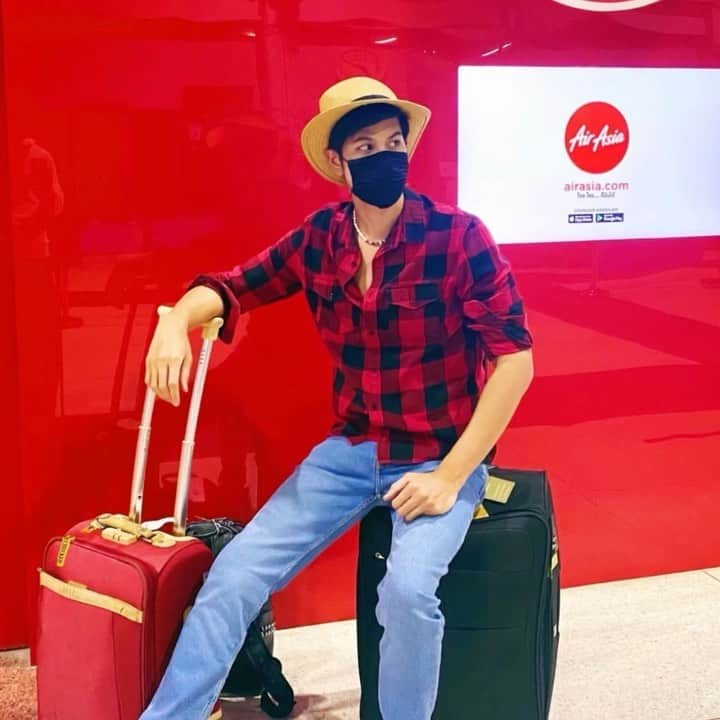 エアアジアのインスタグラム：「Enjoy up to 20% OFF your baggage fees, hot seats, and inflight meals when you pre-book your add-ons while booking your flights at airasia.com!  Travel without hassle and get to your destination comfortably this new year! Just head over to the link in bio!  Promo Period: NOW till 10 Jan 2021  *T&C apply. Bags, Hot Seats, Inflight Meals promotion is only available during new flight bookings.  T&C apply. Read more at https://air.asia/B5bS5 __________ Cover photo by @bank_anusith」