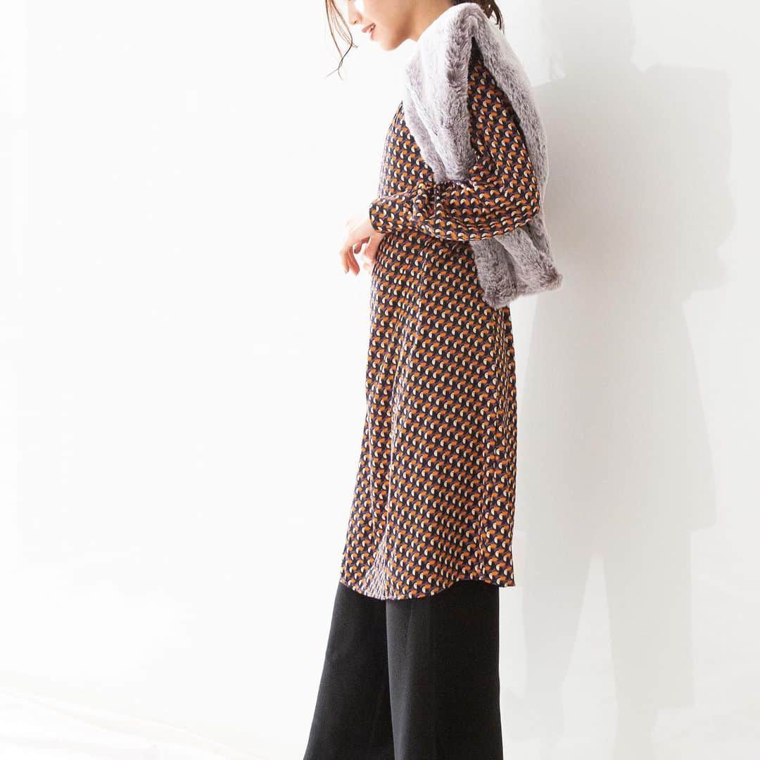 NARACAMICIE Japanさんのインスタグラム写真 - (NARACAMICIE JapanInstagram)「.﻿ Recommended styling﻿ ﻿ Tucano Print One-piece﻿ 品番：10-02-01-060﻿ ﻿ オオハシがプリントされたシャツは﻿ レトロな風合で、スタイリング次第では﻿ カジュアルコーデもおすすめです◎﻿ ﻿ ▶️WINTER SALE MAX50%OFF!!﻿ プロフィールURLからチェックしていただけます✨﻿ ﻿ #naracamicie #fashion #2020aw #2020秋冬 #秋冬 #ワンピース #ワンピースコーデ #カジュアル #カジュアルコーデ #カジュアルファッション #ナラコーデ #大人カジュアル #大人カジュアルコーデ #大人コーデ #上品カジュアル #大人フェミニン #オンオフ #きれいめカジュアル #きれいめコーデ #きれいめファッション #大人きれいめコーデ #大人きれい #ワンマイルコーデ」1月5日 21時16分 - naracamicie_jp