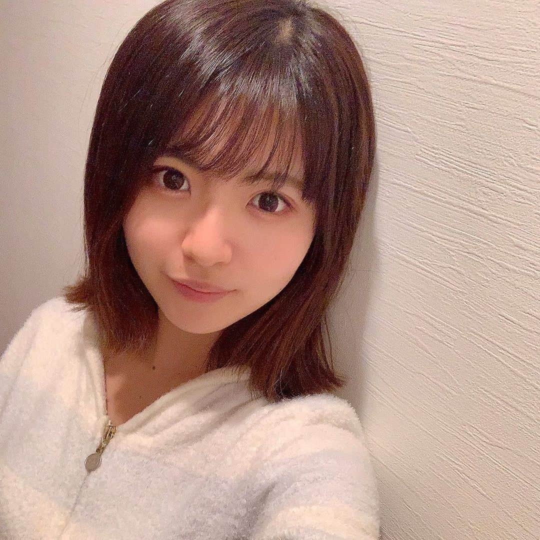 松田有紗のインスタグラム：「髪の毛切った🧡🧡 . 今までで一番短い！ . #イメチェン#ヘアカット」
