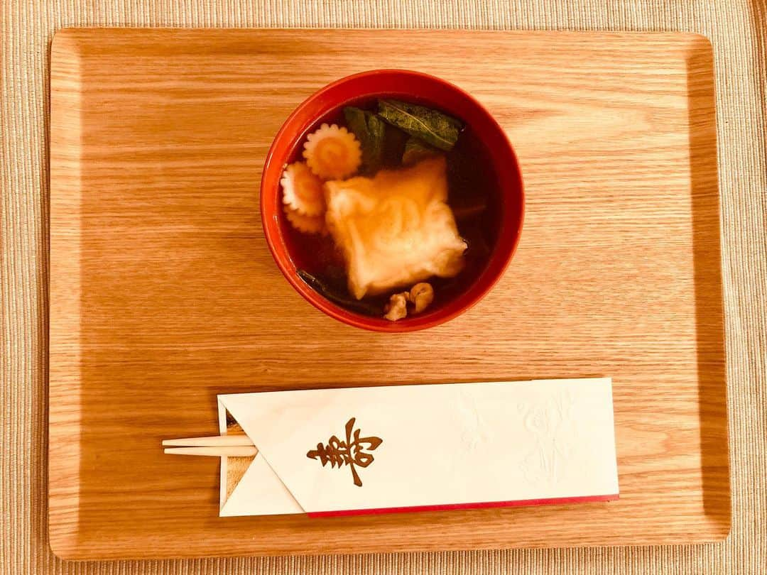 廣瀬智紀さんのインスタグラム写真 - (廣瀬智紀Instagram)「#ごはんのお智 #今年も開店 #1発目はやはりお雑煮です #よろしくお願いします  #ごはんのお智　のみなさんの投稿が増えて嬉しいです #美味しそうなもの見たいとき迷わず #ごはんのお智 見ればいいので助かってます(^^) そして #みなさん本当美味しそうお上手 #廣瀬智紀」1月5日 21時17分 - hirose_tomoki.0214