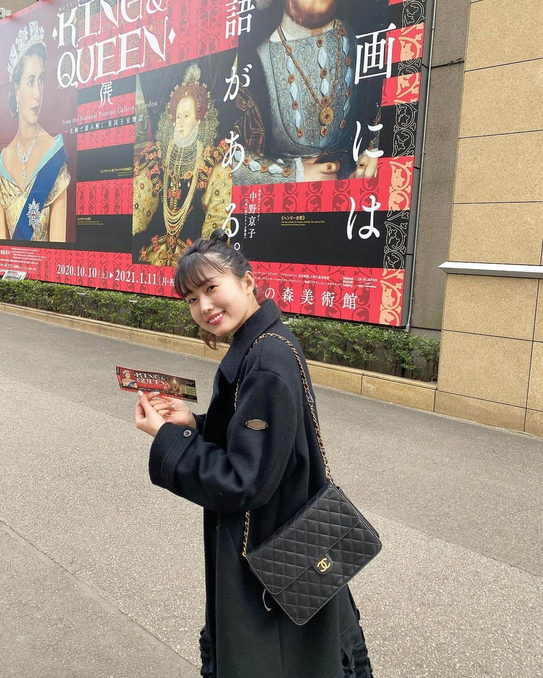 増澤璃凜子さんのインスタグラム写真 - (増澤璃凜子Instagram)「#キングアンドクイーン展 👸🖤🇬🇧 . 前から行きたかったんですが、 今日がラストチャンスかもと思い 駆け込めて良かった>_< . 煌びやかなのに凄く人間らしくて 面白い展示でした。 #上野の森美術館 #りりこふく #タグ付けました #撮影の時だけマスクを外しています」1月5日 21時23分 - ririkomasuzawa