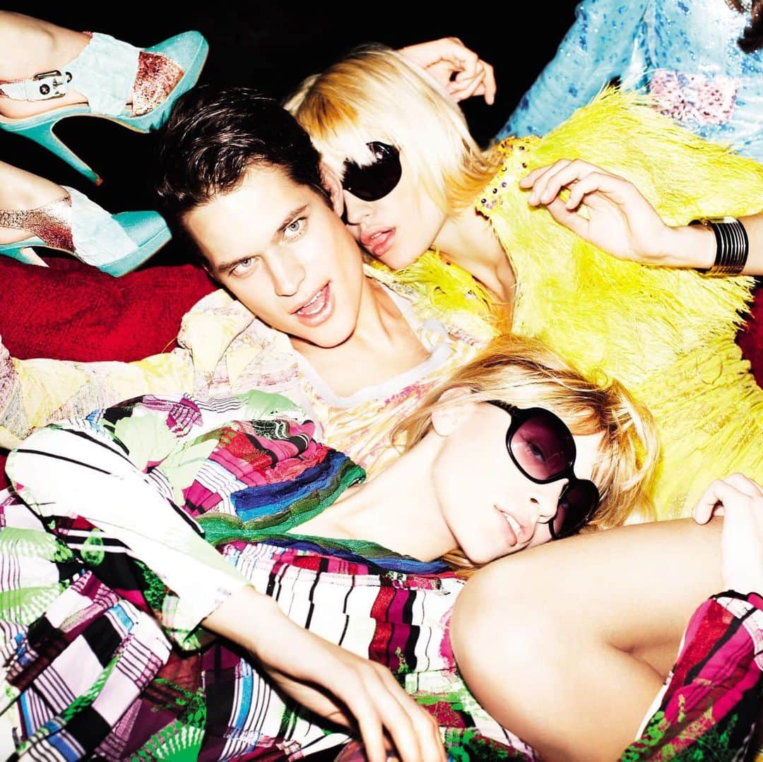 クストのインスタグラム：「Nostalgia. Everyone’s DNA is forged in one’s past. This is ours.  SS 2009 #CUSTOREWIND」