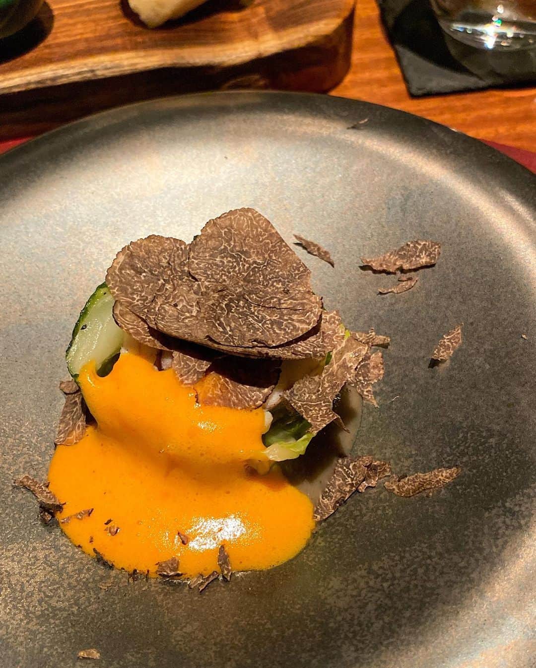 土屋香織さんのインスタグラム写真 - (土屋香織Instagram)「ꕥ .大阪 北新地 ℂ𝕣𝕒𝕥𝕥𝕚𝕟𝕚 クラッティーニ🍷🍽 . 幸せすぎた贅沢ディナーを思い返してます☺️♡ 蟹がお花畑🦀💐キャビアもキラキラ可愛かった♡ 大好きなトリュフもいっぱい( ˘͈ ᵕ ˘͈ )白も黒も❣️ とっても香り高いトリュフで 何回もくんくんしたり鼻で呼吸したり 超満喫しました♡笑 . 苦手だった干し柿が この日食べられるようになりました🧡 赤牛のイチボたまりません☺️ ワインもめちゃくちゃ好み♡ . 素敵なお店だったなぁ( ˘͈ ᵕ ˘͈ )✧︎*。 . . . #かおgourmet #大阪 #クラッティーニ #大阪グルメ #北新地グルメ #crattini #あか牛 #ことりっぷ #tabimuse #genic_food #retrip_gourmet #retrip_osaka #たべるの大好き #グルメな人と繋がりたい #食べるの好きな人と繋がりたい #mineby3mootd #ルトロン #タビジョ #ワイン #ig_japan #joytb #jtbで旅したい #passionpassport  #ダイナースクラブのある人生#histrip_japan #sucle #贅沢ディナー #otonatabi_japan #locari #おいしいアルバム」1月5日 21時46分 - kaorintsuchiya