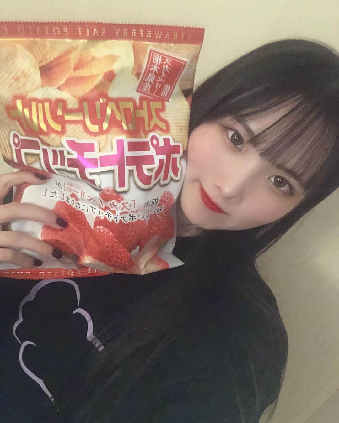 中野みやびのインスタグラム：「いちご！！！  #いちご #strawberry #苺 #ポテトチップス #ポテチ #ポテトチップ #ポテト #栃木 #potato #tip #fruit #美味しい #スカイベリー #中野みやび #みやび」