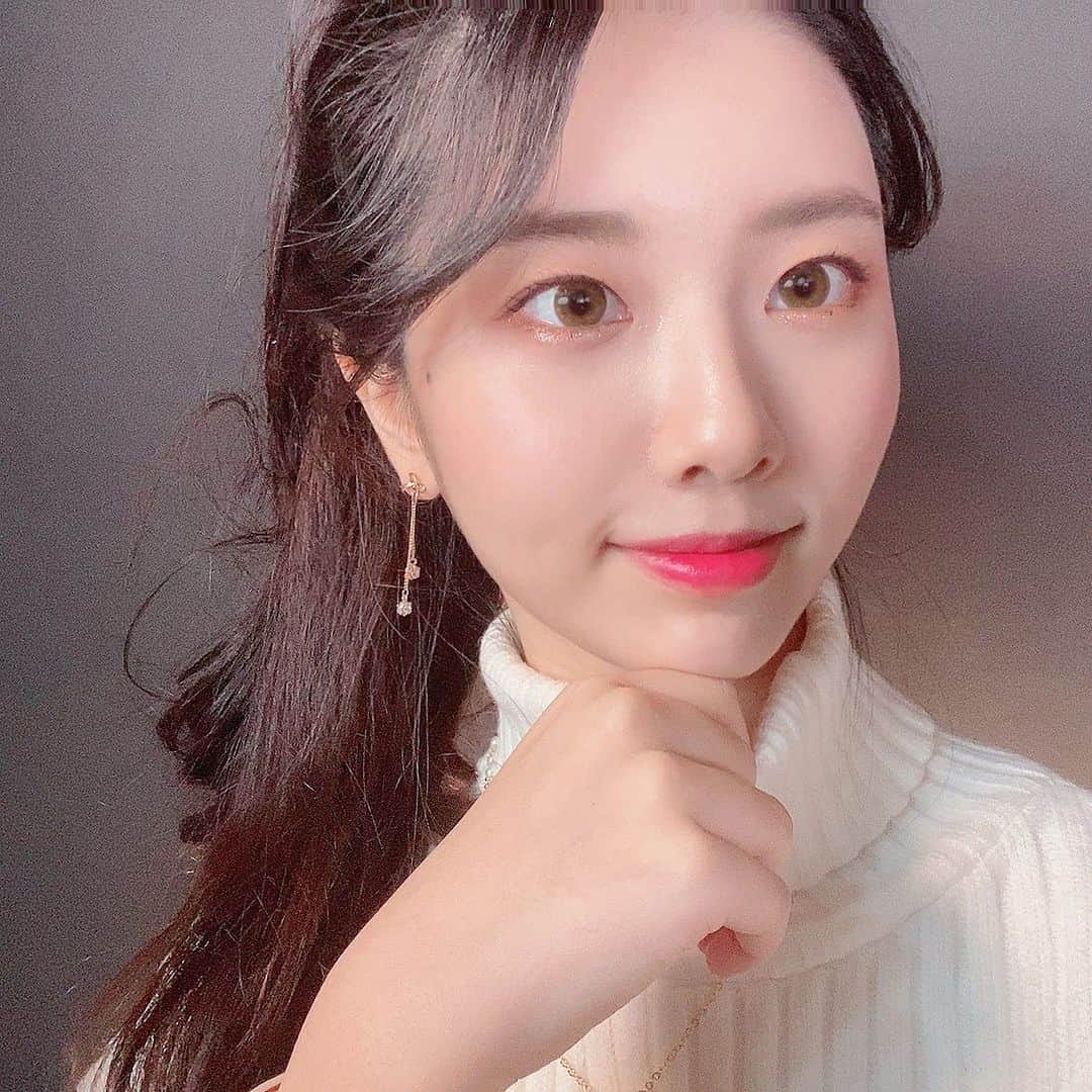 suna（ソナ）のインスタグラム：「내일 11번가에서 라이브커머스 하게 되었어요💕 좋은 경험이 되었으면 좋겠다😚」