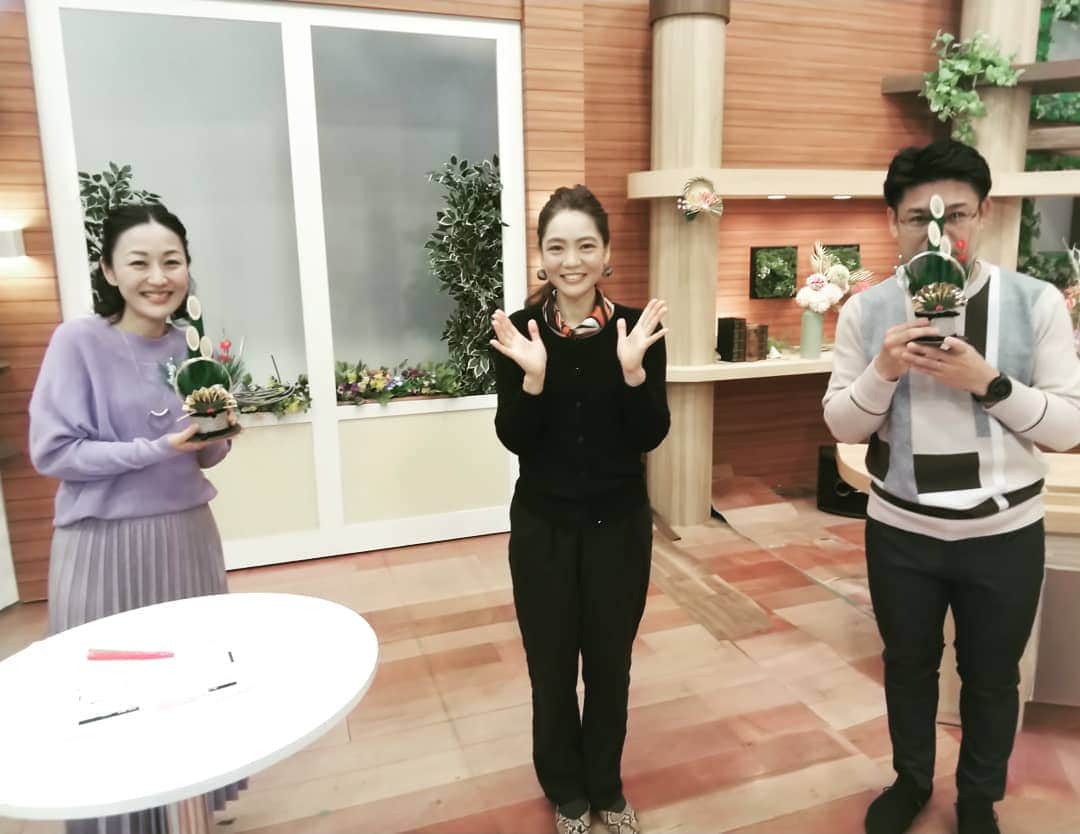 豊平有香のインスタグラム：「📺️かごしま4📺️も2021年始動しました🏃‍♀️  火曜日はやっぱりコハシヒロミさん🌻 ラク～⤴️ウマ～⤴️なレシピを教えてくださる上に、今年からコハシさん新企画もスタート🎶 皆さんからのメッセージもお待ちしております✉️」