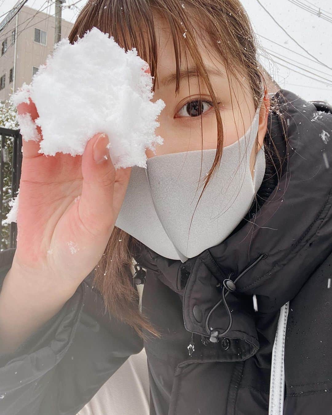 野乃さんのインスタグラム写真 - (野乃Instagram)「🐮になった日。雪！ 鼻あか〜い笑  さっきキムチたべた。#今日のnono #2021」1月5日 21時51分 - nonono_onaka