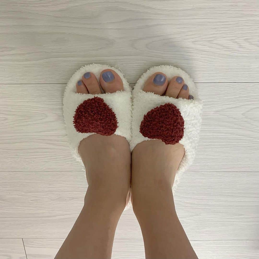 のインスタグラム：「. . クリスマスにプレゼントしてもらったパジャマ🧺 ずっと欲しかったから嬉しい🧸🤍 ままありがとう💍 . #gelatopique #room #roomwear #xmaspresent #pajamas #ジェラートピケ #ジェラピケ #ルームウェア #パジャマ #03」