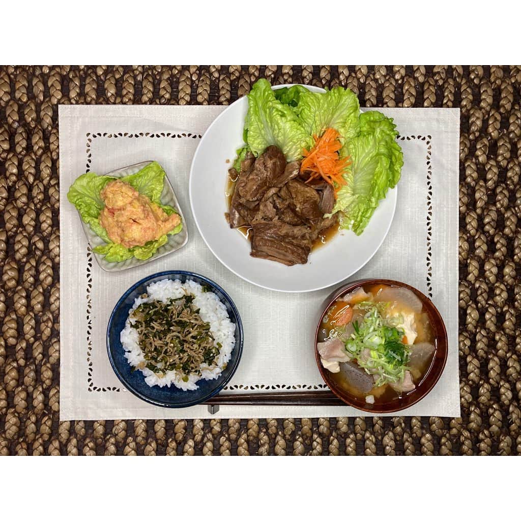 ねりお弘晃のインスタグラム：「⠀ ⠀ 【ごはん記録】⠀ ⠀ 仕送り物資これにて終了✌︎('ω')✌︎ ⠀ ⠀ ・スペアリブの煮込み⠀ ・豚汁⠀ ・タラモサラダ⠀ ・じゃこと大根葉っぱのやつ⠀ ⠀ スペアリブの煮込みが母の味です🍽🙋‍♂️⠀ ⠀ cook4meで作ったのは、豚汁とタラモサラダ。⠀ タラモサラダは隠し味でクリームチーズを入れるのが好き🧀⠀ ⠀ #ねりお飯 #ティファール #tfal #cook4me #圧力鍋 #母の味 #男飯 #男料理 #スペアリブ #豚汁 #タラモサラダ #インカのめざめ」